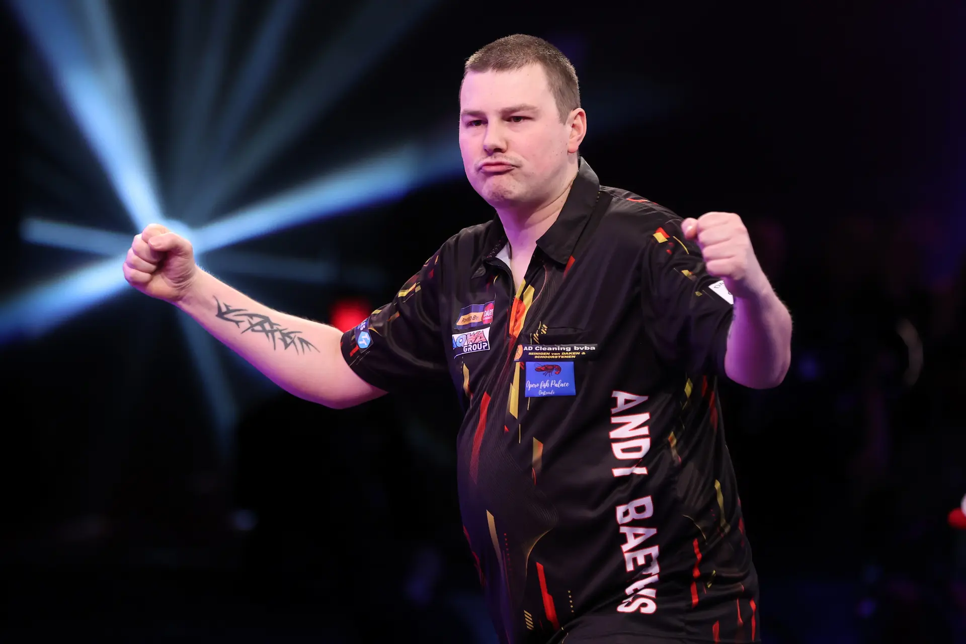 Baetens slacht de WDF-wereldkampioen en wint overtuigend titel op Australian Darts Open