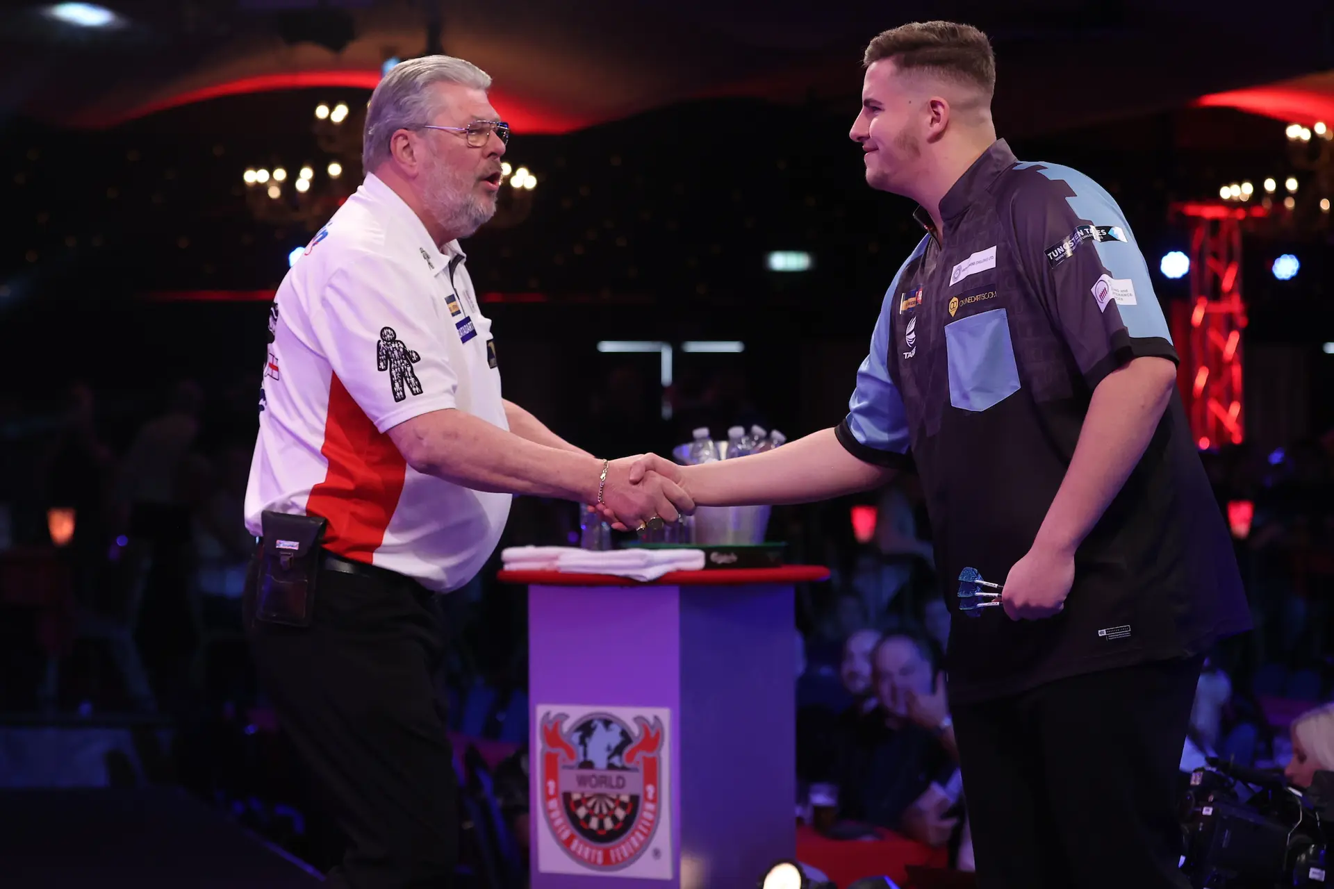 Cole zorgt voor directe uitschakeling darts-icoon Adams op Lakeside