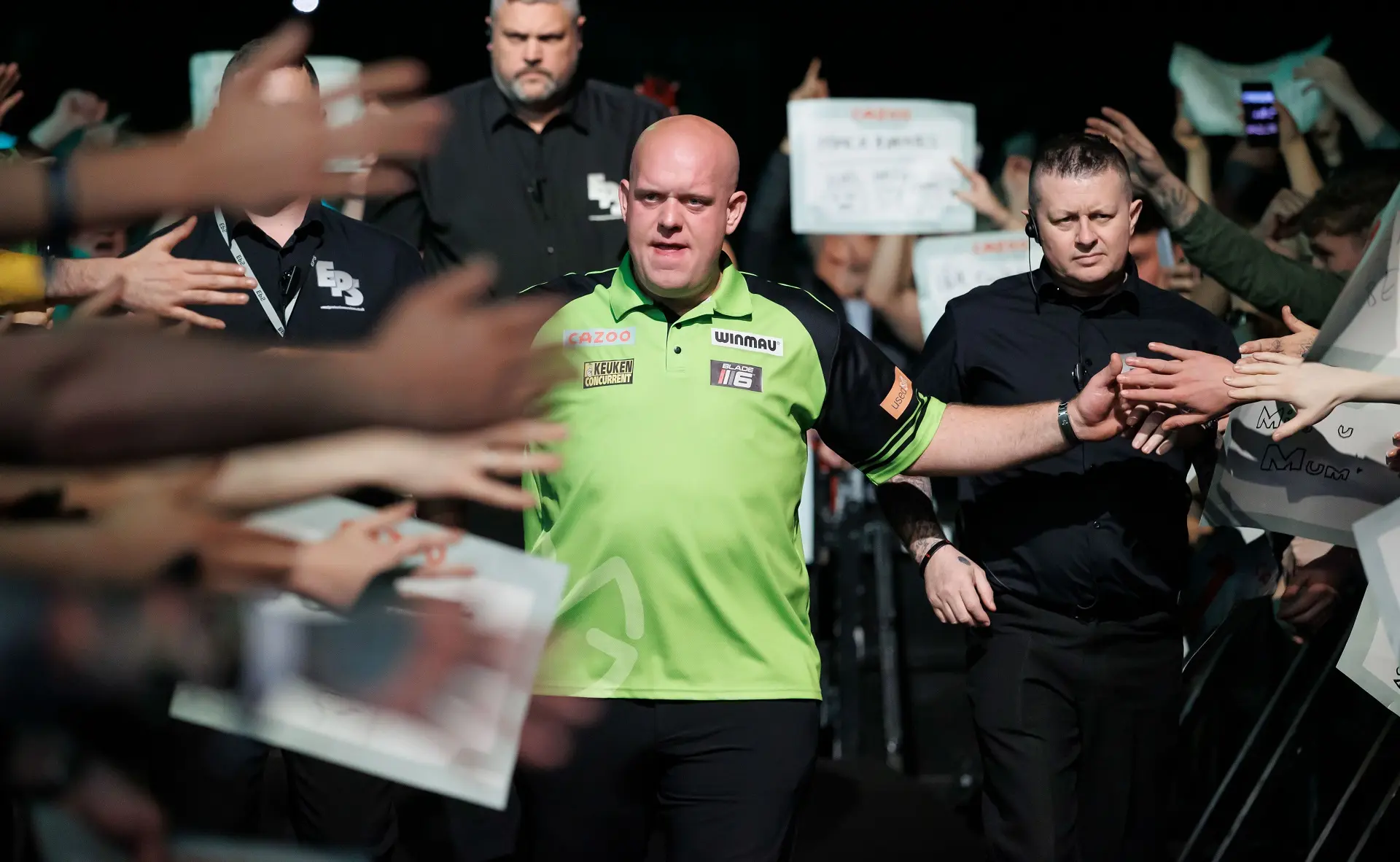 Van Gerwen met zege op Humphries naar finale, Wade trekt zich terug en geeft Van den Bergh de tweede finaleplaats