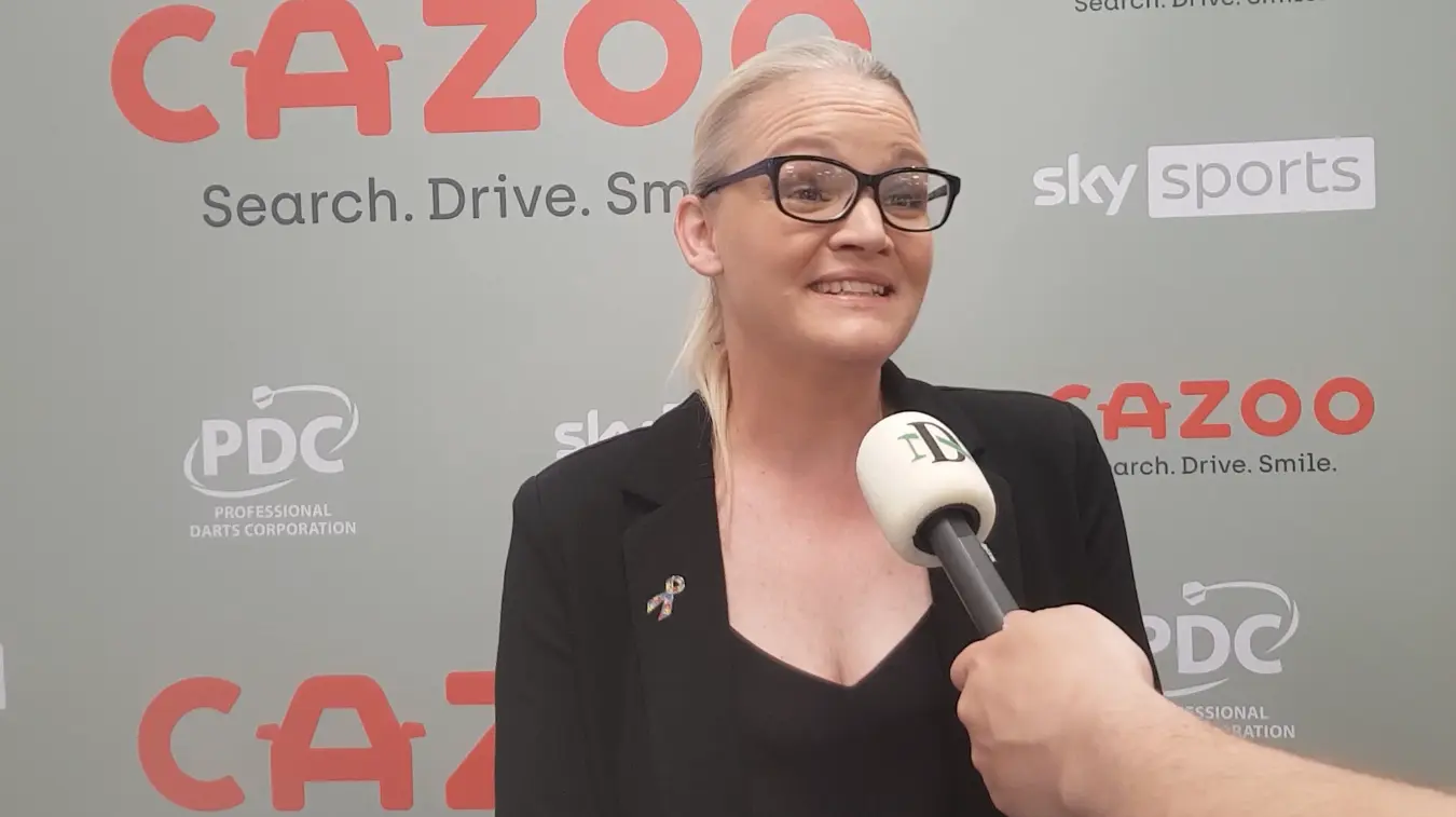 (VIDEO) 15 Favorieten van Laura Turner: 'Favoriete speler? Niet Colin Lloyd, die gooit nu snoepjes naar mij'
