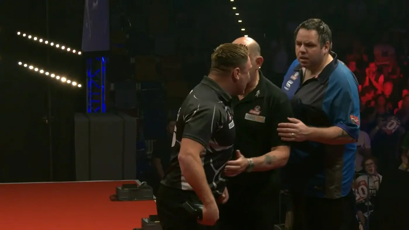 VIDEO: Verhit einde tussen Lewis en Price: 'Hij noemde mij iets met dikzak'