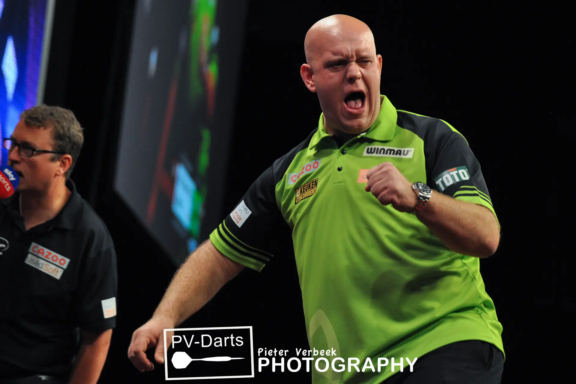 Van Gerwen ondanks polsoperatie paraat voor Dutch Darts Masters: 'Ik ben teveel winnaar om niet te spelen'