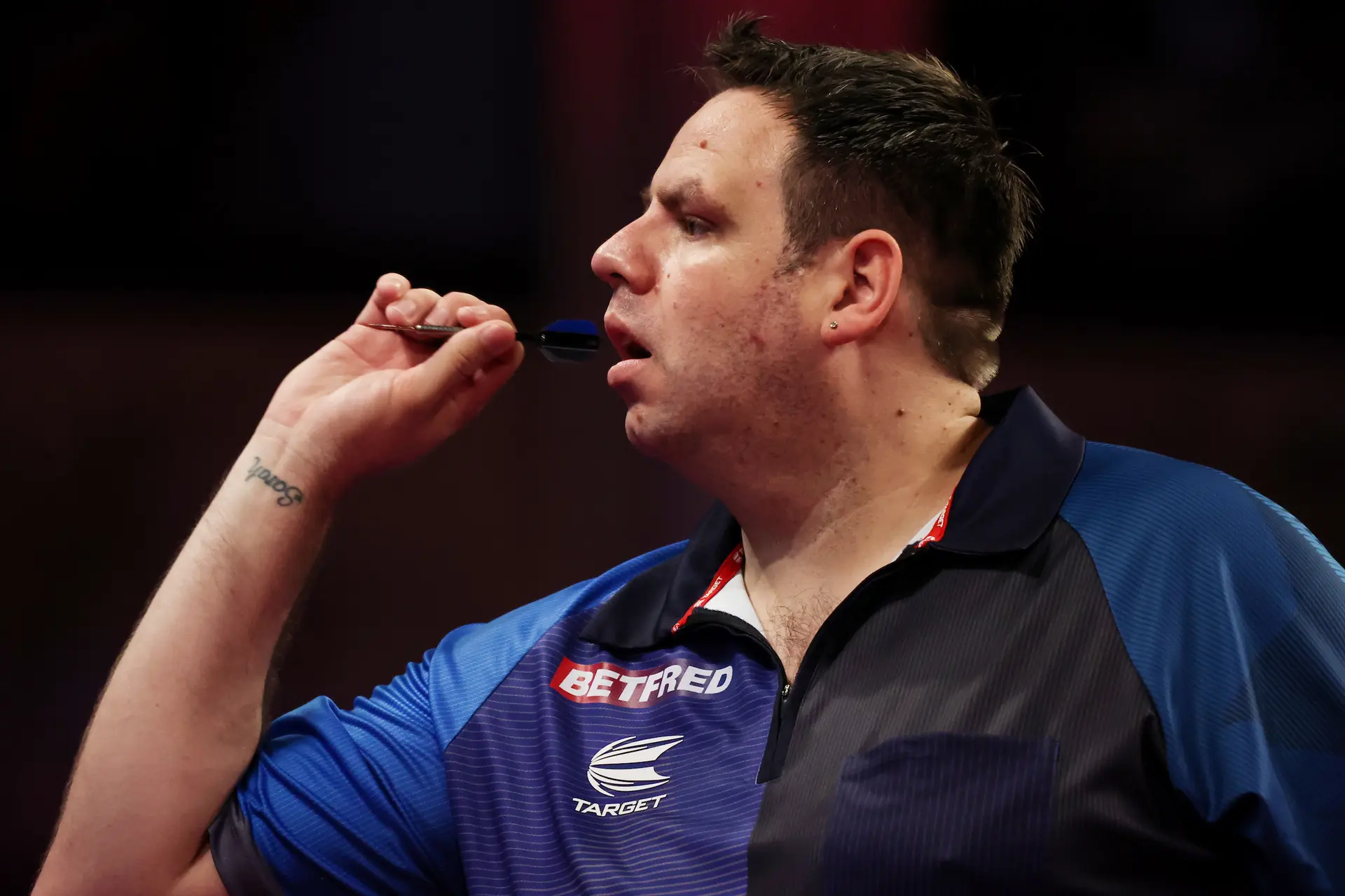 "Je wilt me alleen terug omdat ik een makkelijke prooi ben" - Adrian Lewis grapt na oproep van Gary Anderson