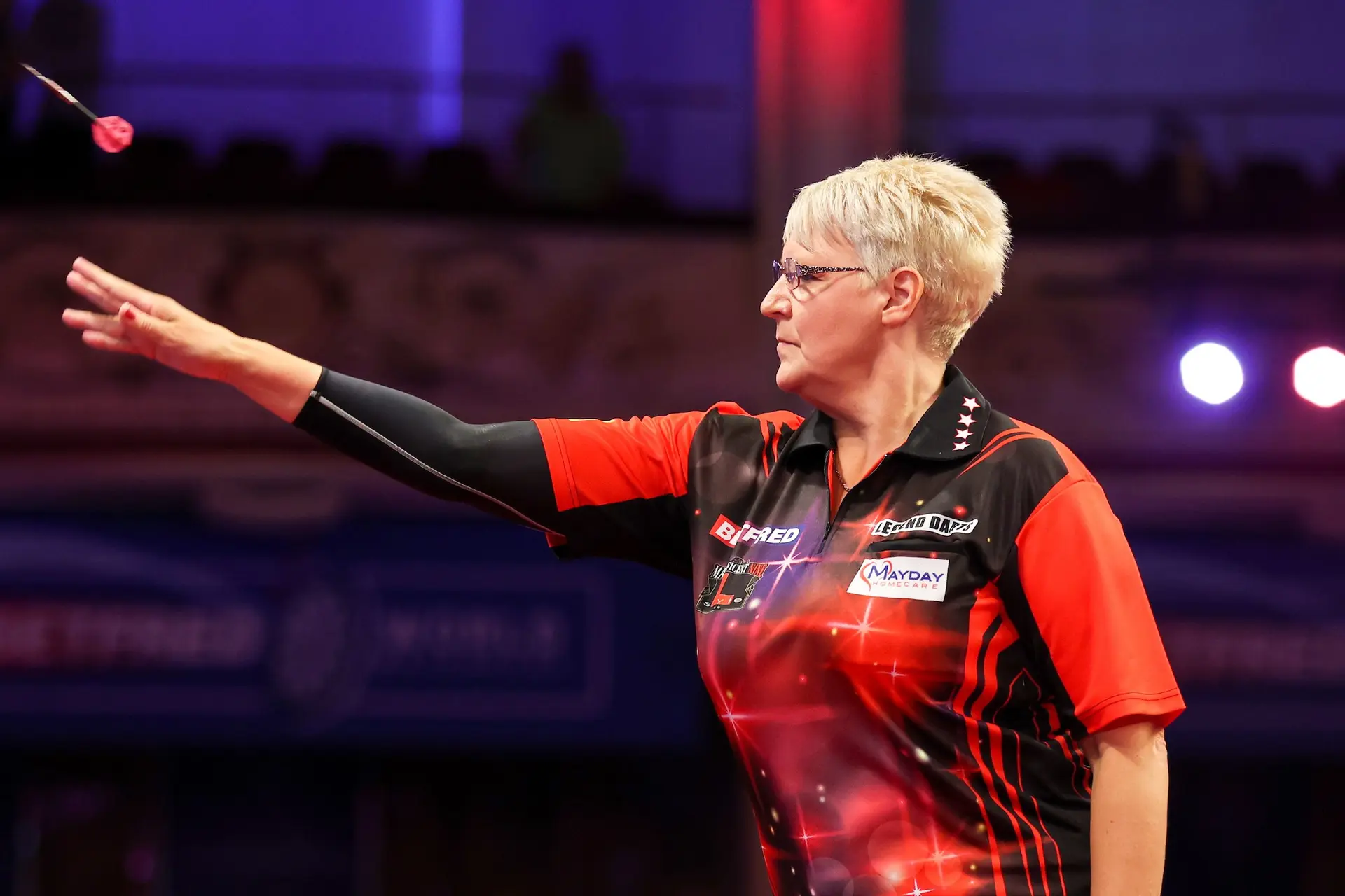 Zo kijk je dit weekend via live stream naar toernooien 13-16 van PDC Women's Series 2022