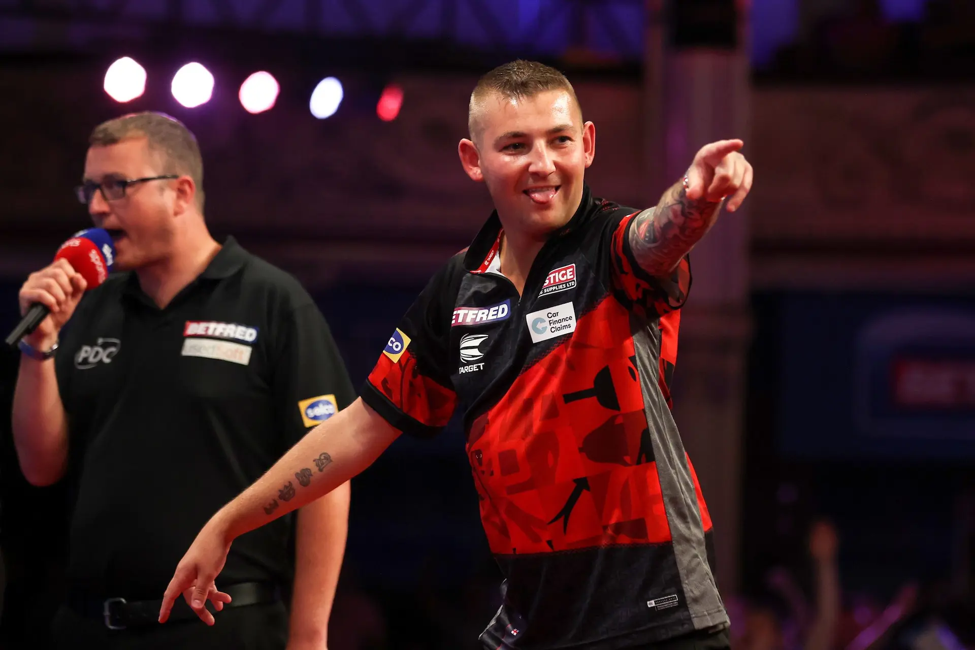 Aspinall verovert tweede PDC-titel van het seizoen