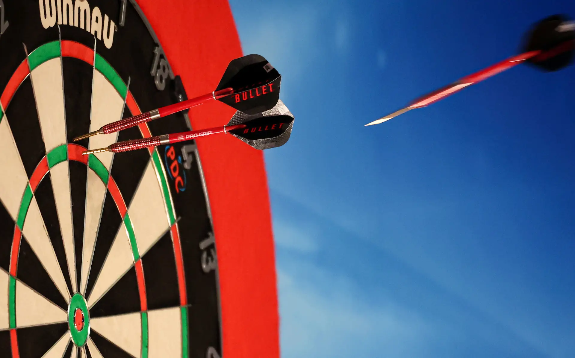PDC maakt dartskalender voor 2025 bekend: extra toernooien en terugkeer van Pro Tours in Nederland