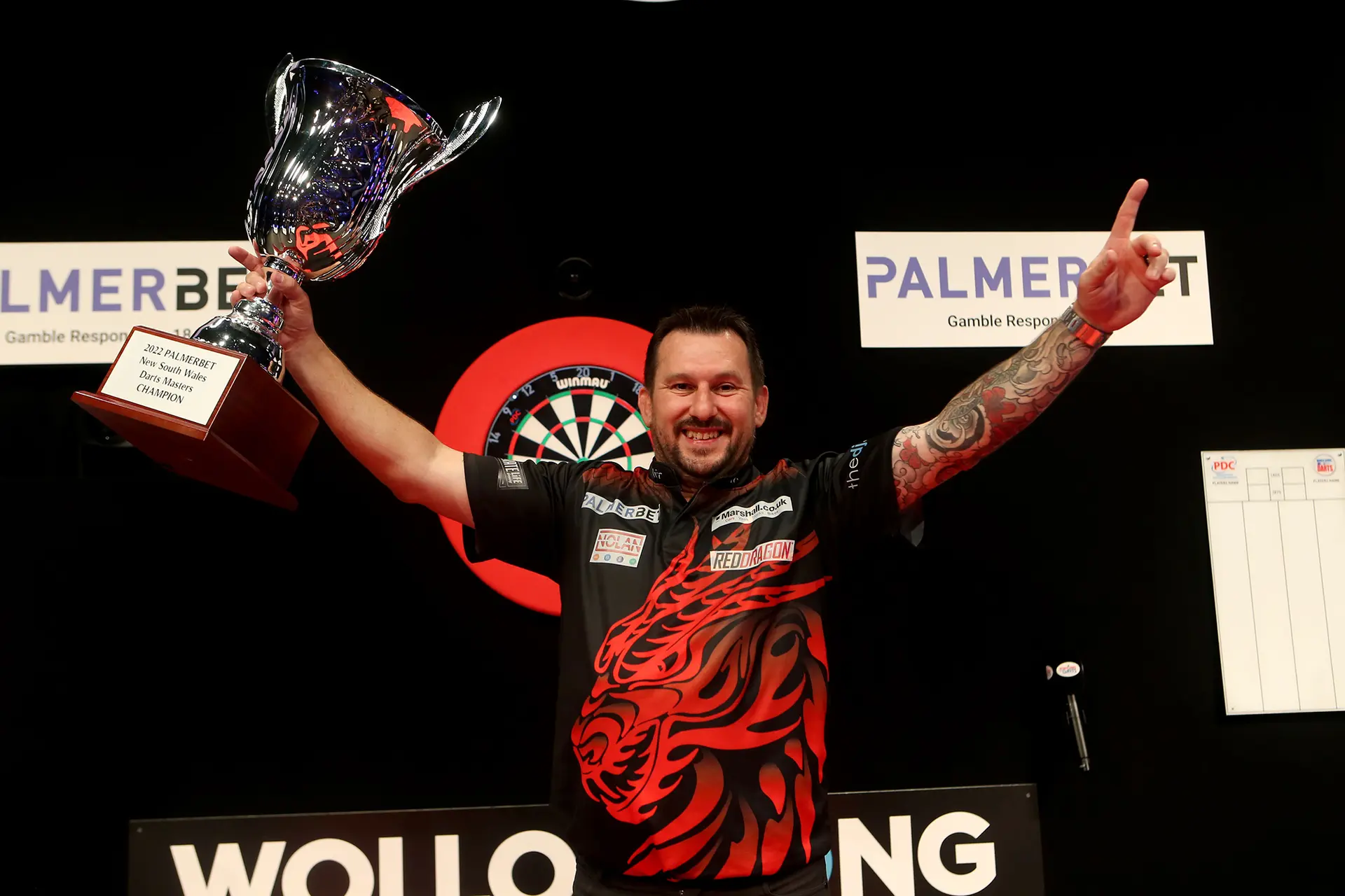 Clayton na zege op New South Wales Darts Masters: 'Geweldig om dit toernooi te winnen met mijn familie in de zaal'