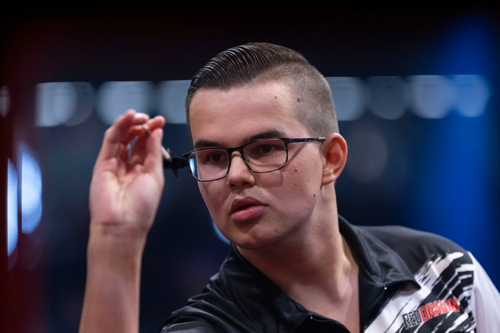 Van Veen gooit negendarter en gemiddelde van 108 tegen landgenoot tijdens Euro Tour-kwalificatietoernooi