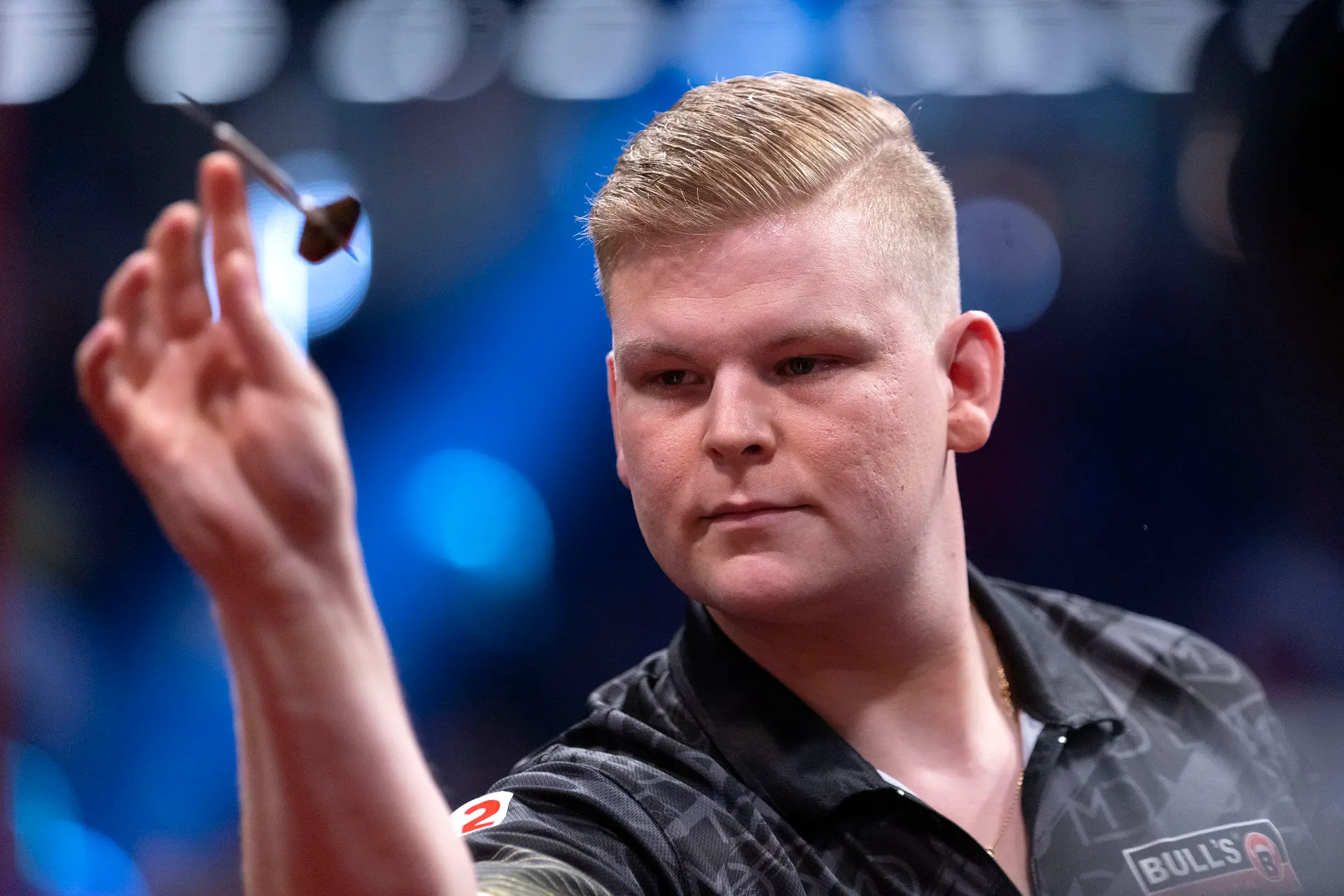 Mike de Decker woest op zwijgende scheidsrechter na wangedrag fans: ''Waarom staat hij er dan? Daar is hij toch scheidsrechter voor?''