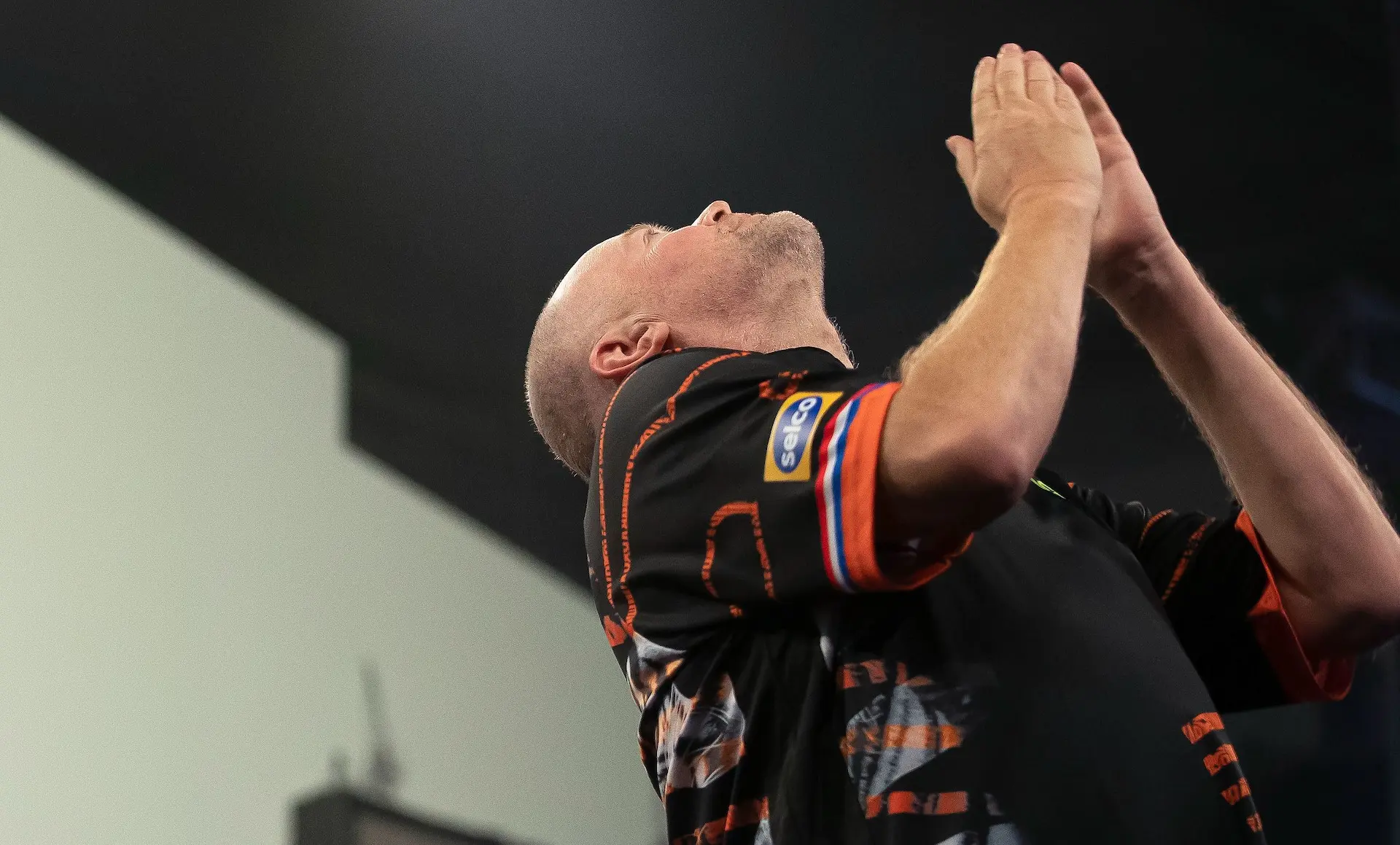 Speelschema vrijdagavond op Grand Slam of Darts: Van Barneveld op herhaling tegen Price in kwartfinale