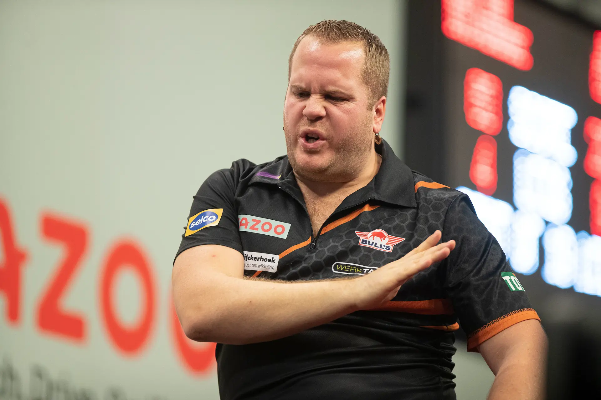 Van Duijvenbode snel uitgeschakeld op World Grand Prix; outsider Anderson na spannende partij naar laatste zestien