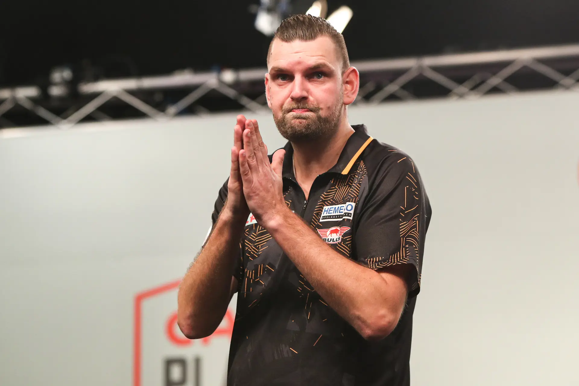 Martijn Kleermaker twijfelt over doorgang van dartscarrière door thuissituatie: ''Als ik iets doe, dan wil ik dat wel met volle overgave doen''