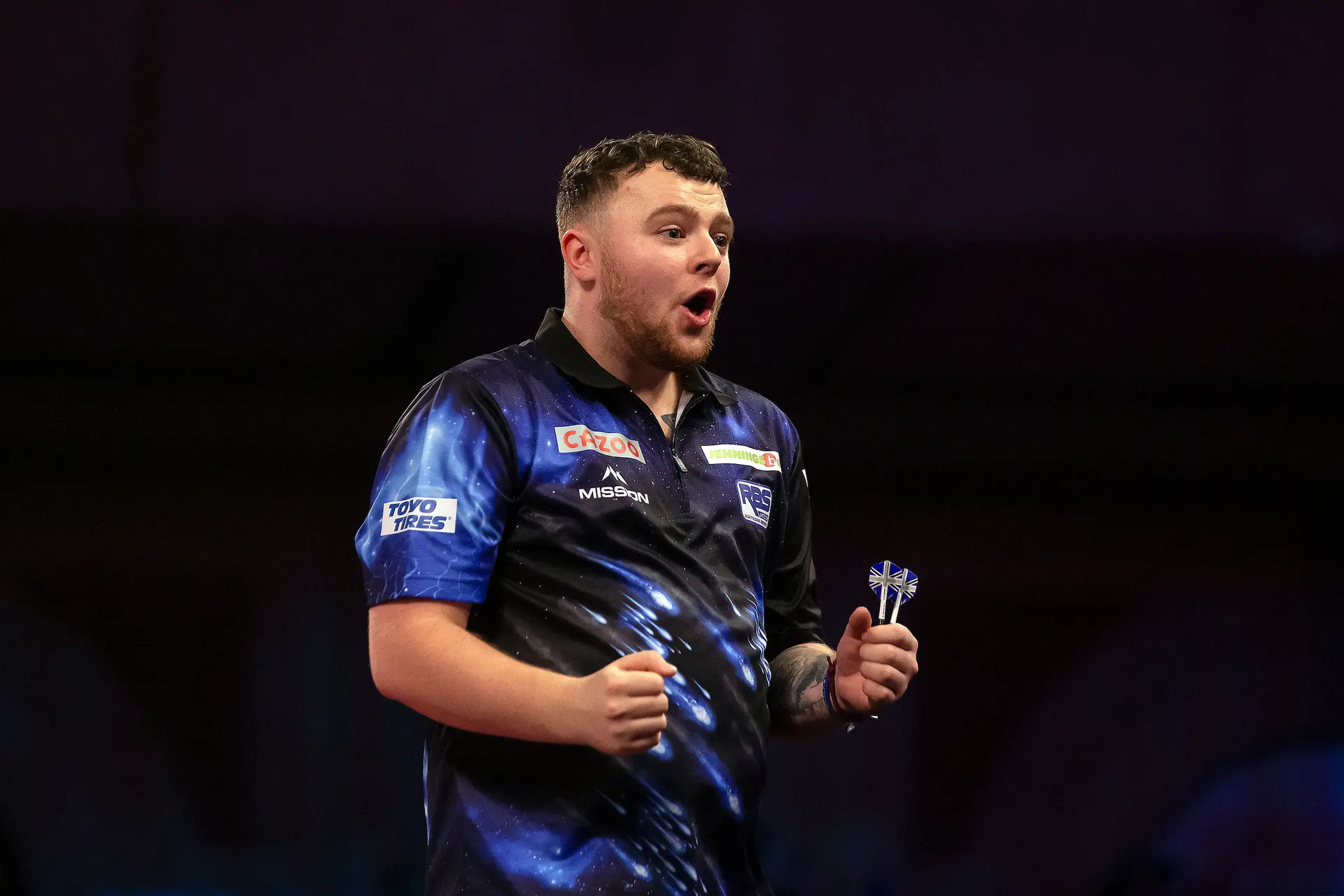 Dartssensatie Rock wint na zinderende partij van Aspinall op WK Darts