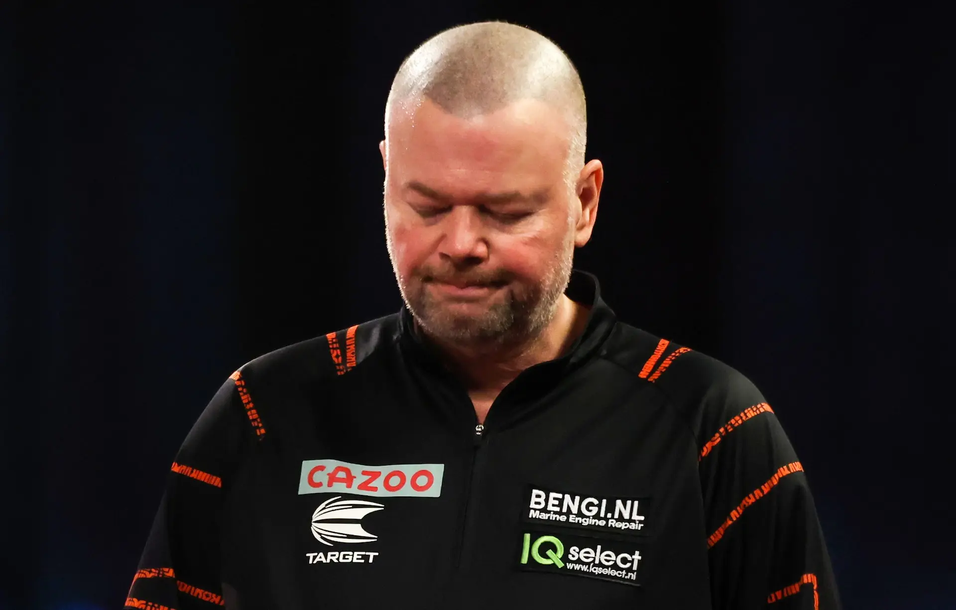 Van Barneveld kansloos onderuit tegen Price op WK Darts