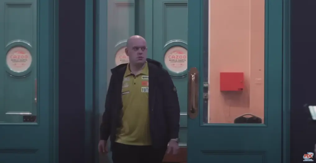 VIDEO: In de voetsporen van Smith en Van Gerwen op dag van finale op het WK Darts
