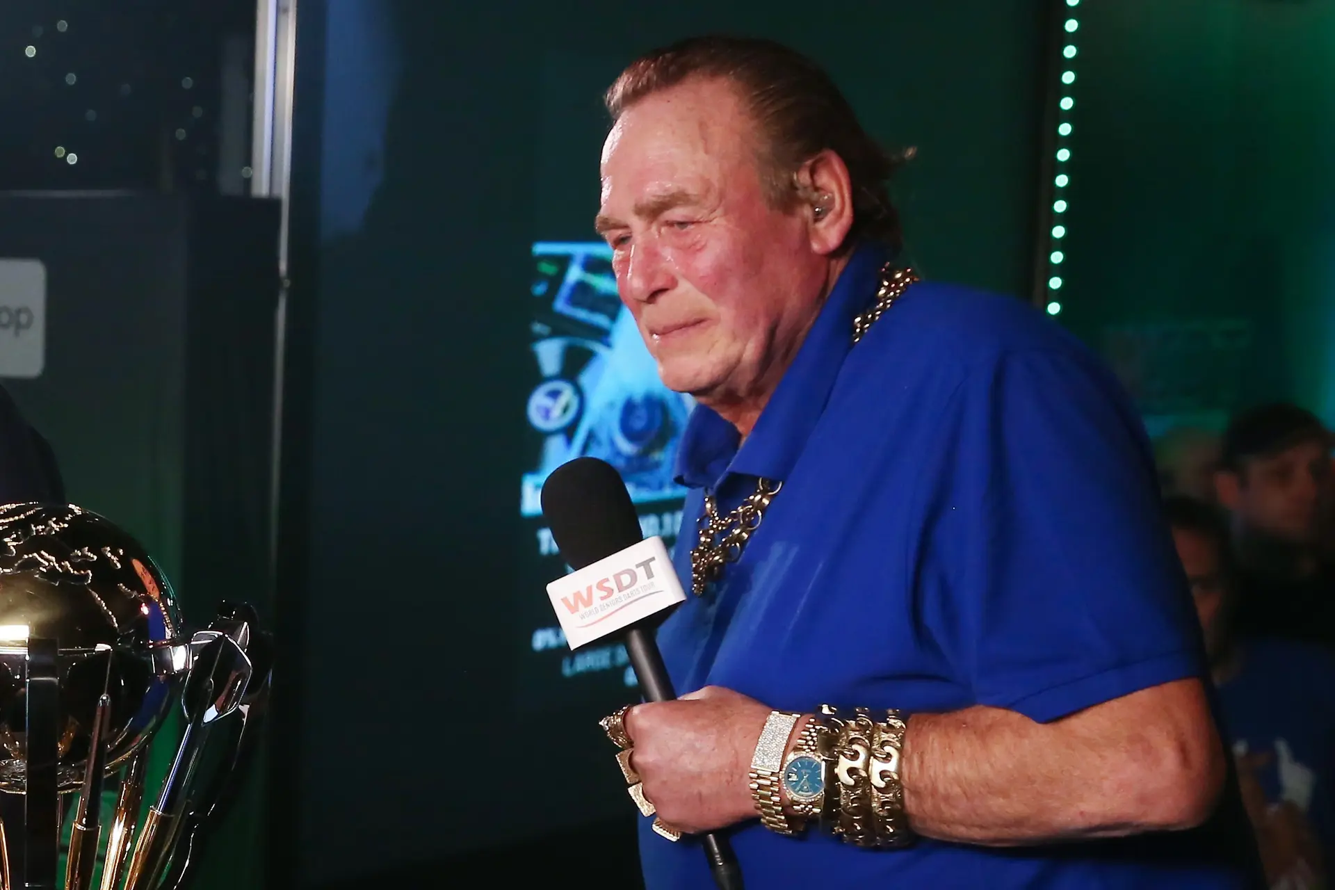 Bobby George in actie voor televisie