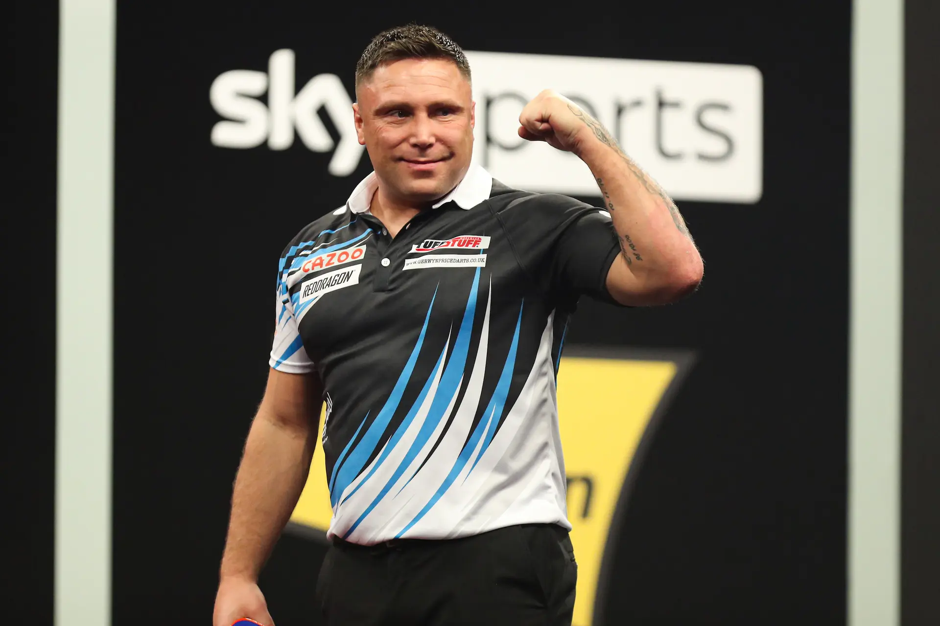 Gerwyn Price gooit gemiddelde van ruim 118 bij demonstratie-evenement