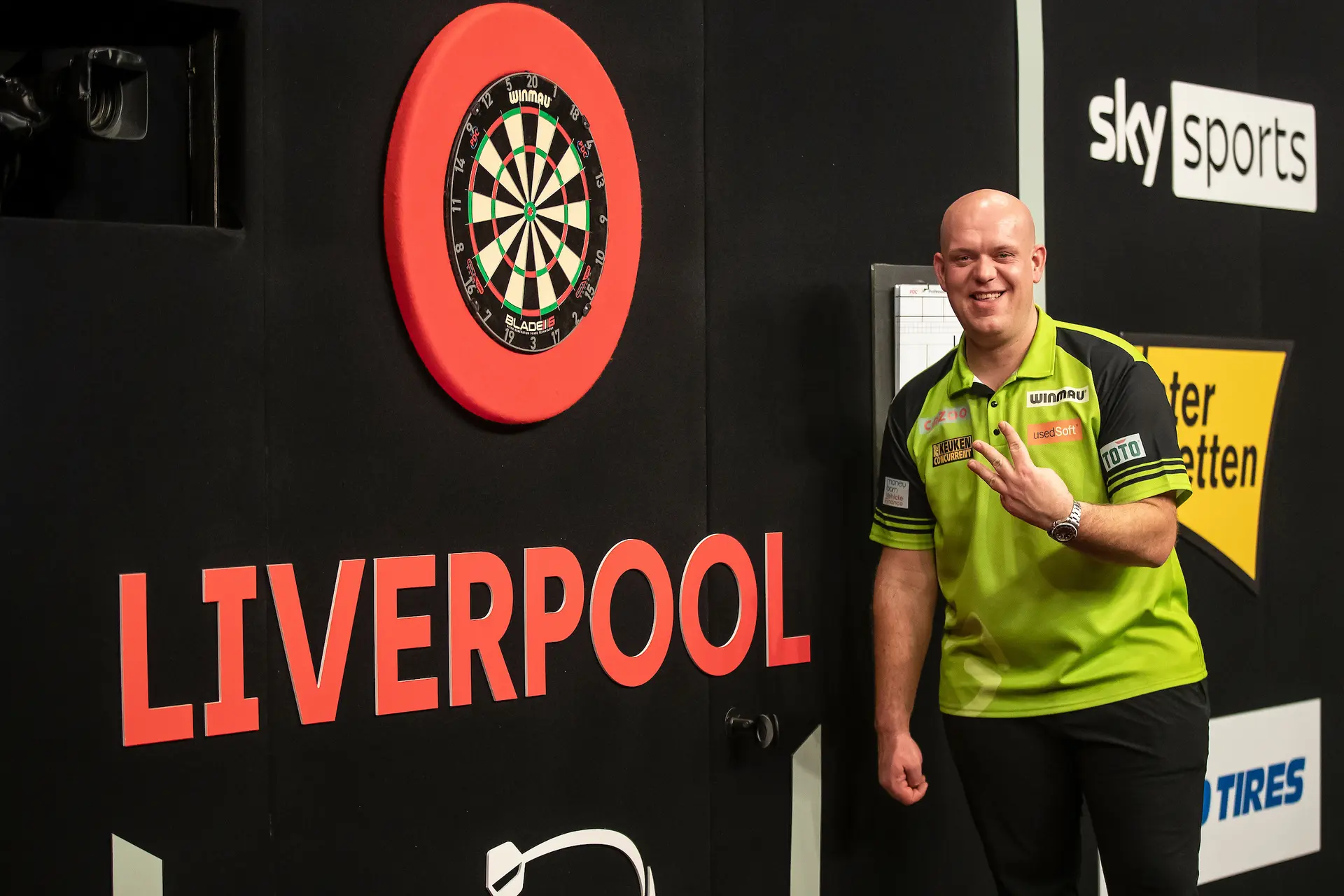 Van Gerwen eerste speler die drie speeldagen op rij wint in Premier League: "Wou vooral meteen terugslaan na verloren UK Open-finale