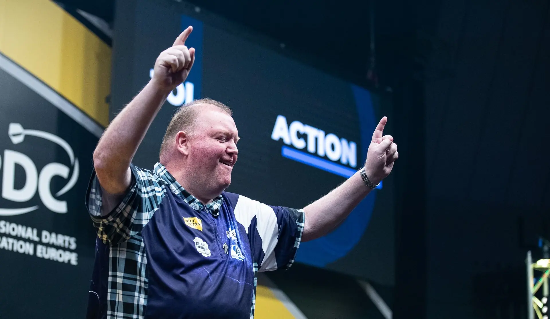 Publiekslieveling Henderson maakt debuut op groot toernooi van World Seniors Darts Tour