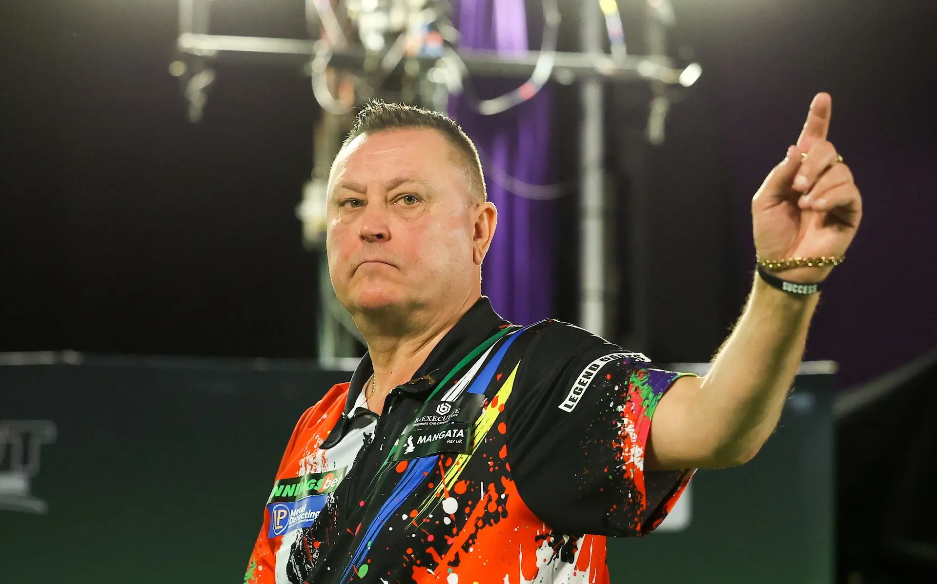 Painter gunt Hedman slechts één leg; Gates na verlenging verder op World Seniors Matchplay