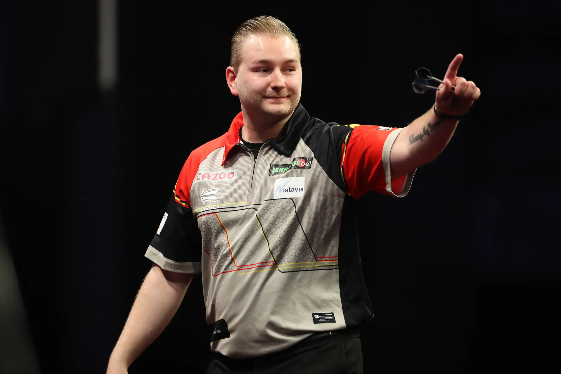 Andy Baetens, Dimitri van den Bergh en Erik Clarys vallen in de prijzen bij Belgian Darts Gala
