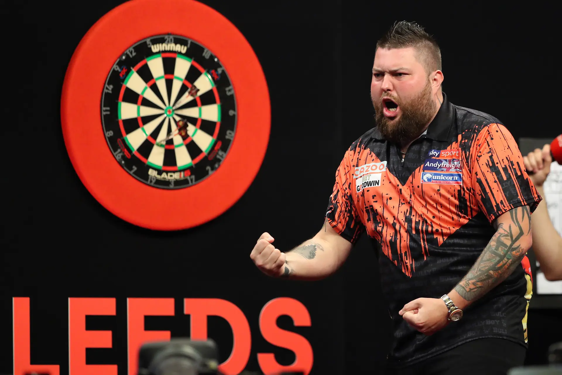 Michael Smith noteert gemiddelde van 110 en pakt weektitel in Manchester