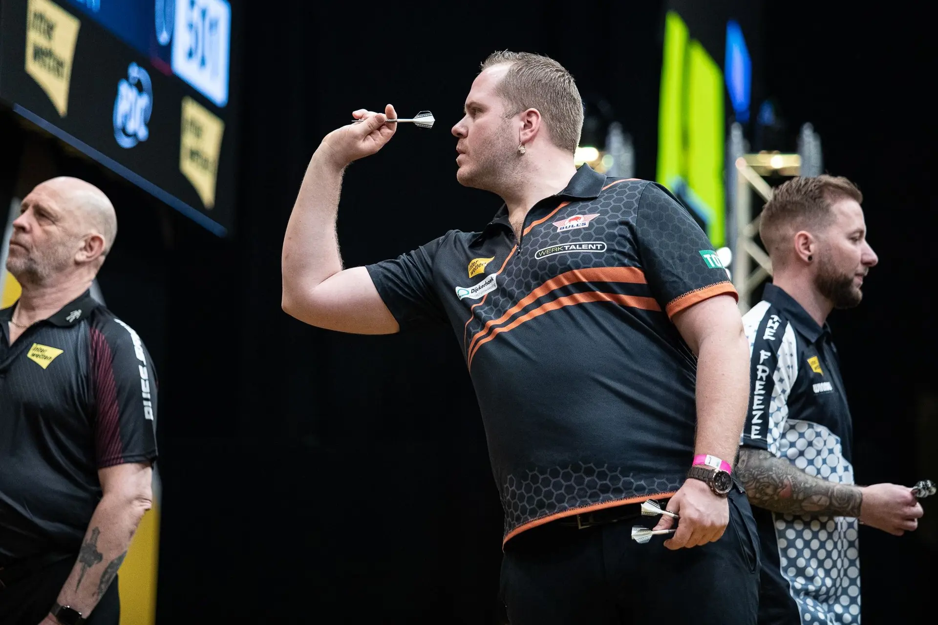 Dit is het deelnemersveld voor de European Darts Grand Prix 2023 dit weekend met zeven Nederlanders en één Belg