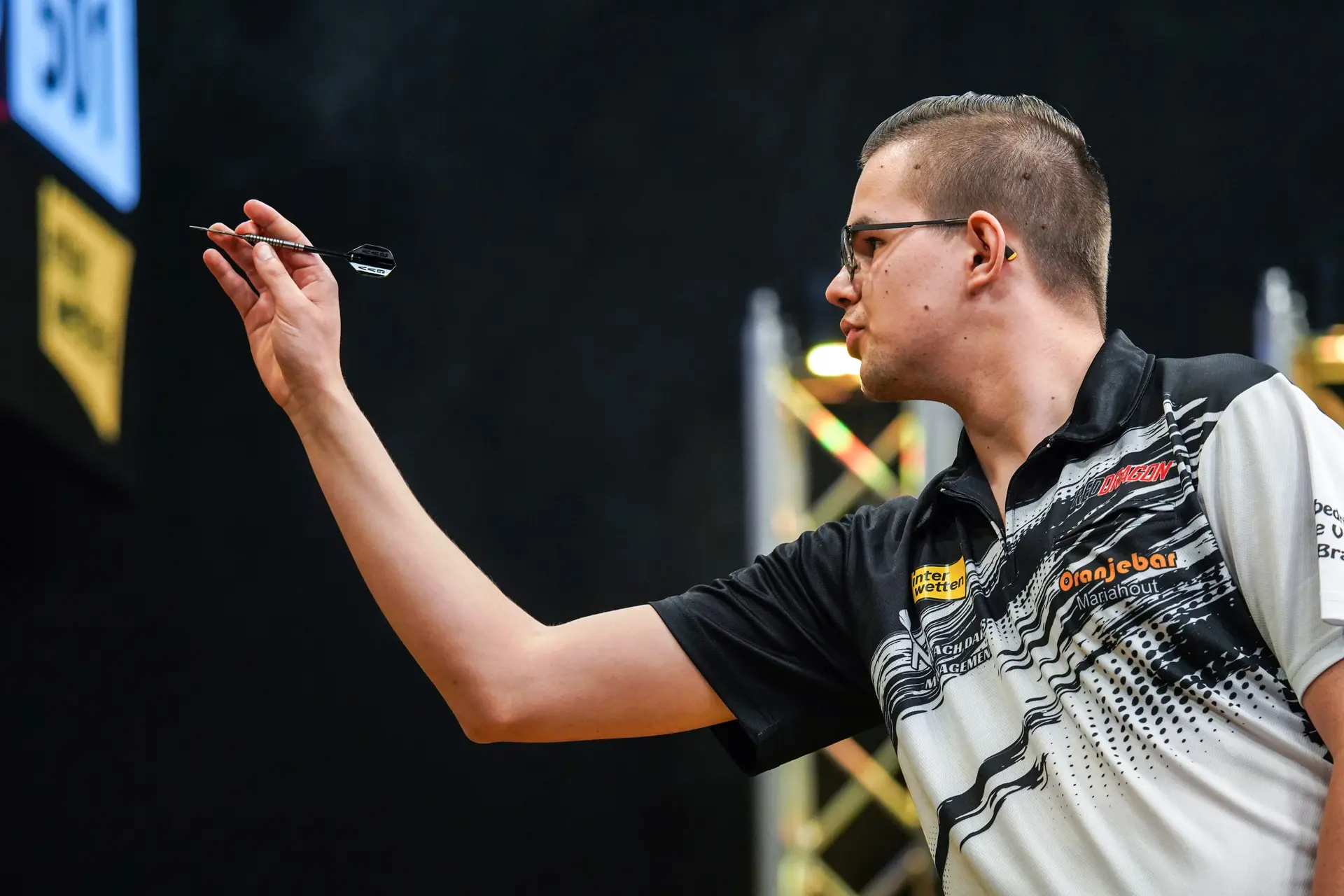 Van Veen plaatst zich in één weekend voor twee edities van Grand Slam of Darts en gaat financiële klapper maken op wereldranglijst