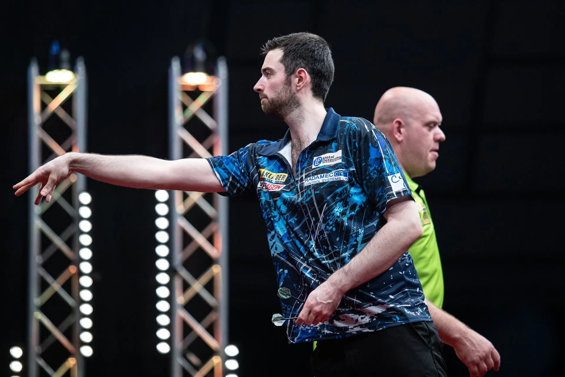 Luke Humphries passeert Michael van Gerwen en is nu topfavoriet voor wereldtitel op WK Darts