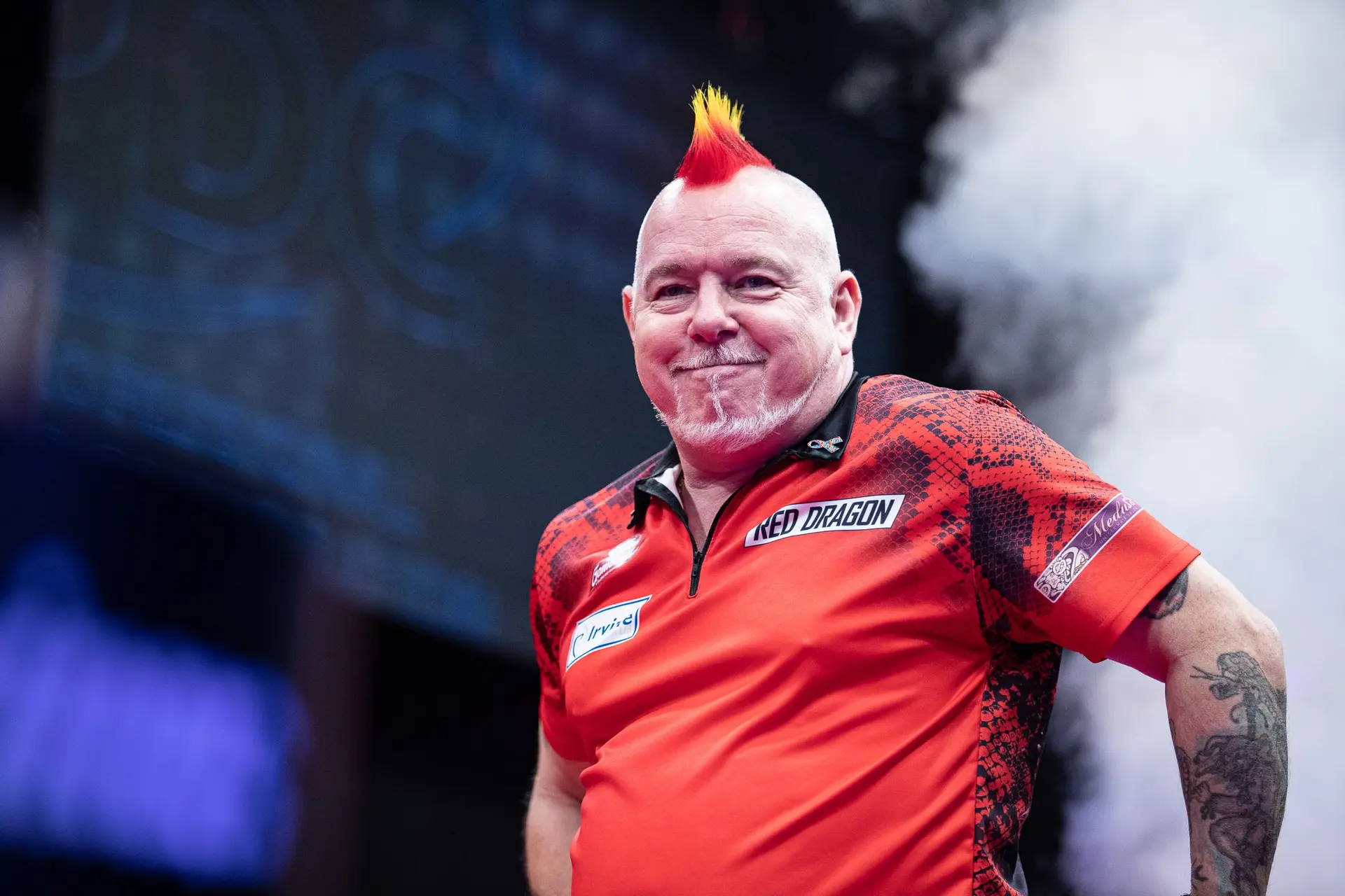 ''Ik ga zijn telefoon afpakken zodat hij geen spelletjes meer kan spelen'' - Peter Wright maakt grapje over uit evenwicht brengen van Luke Littler