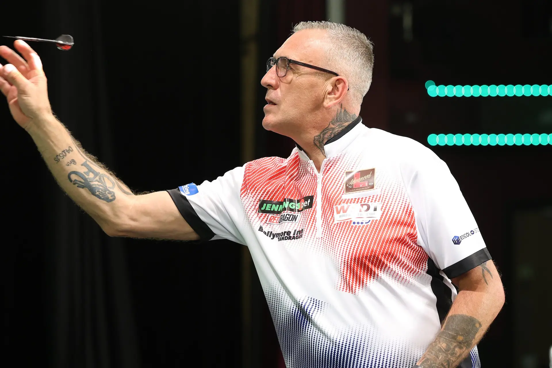 Duff vergelijkt mogelijkheden op seniorencircuit met PDC Tour voor 50-plussers: ''Ik speelde één toernooi in Blackpool en pakte duizend pond''