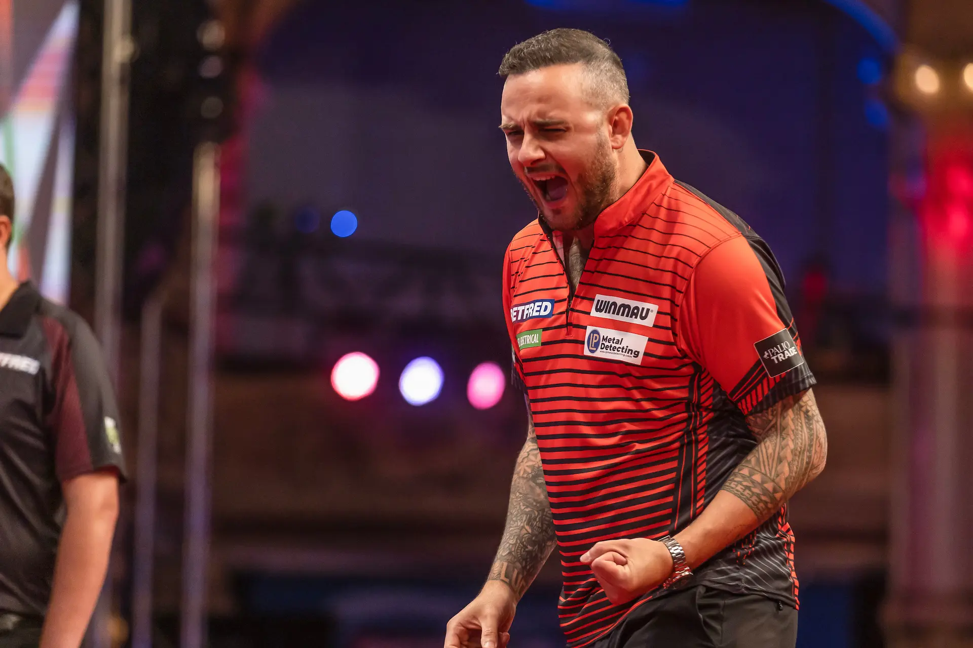 Joe Cullen verpest opnieuw debuut van Mike de Decker; Luke Woodhouse zorgt voor enorme sensatie bij debuut