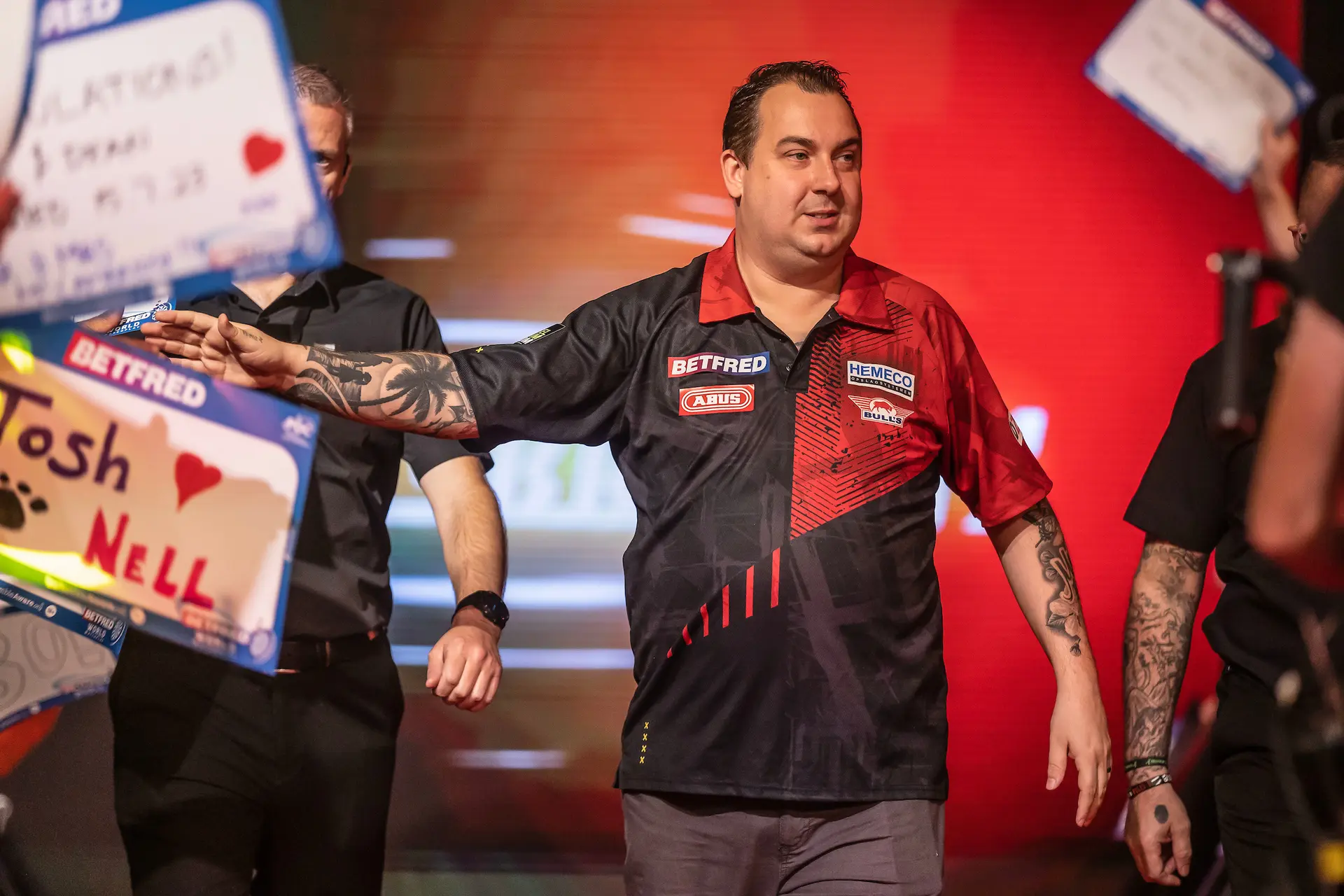 Belgische dartscommentator beoordeelt landgenoten: "Jammer genoeg heeft Huybrechts niet de trainingsarbeid van Van den Bergh"