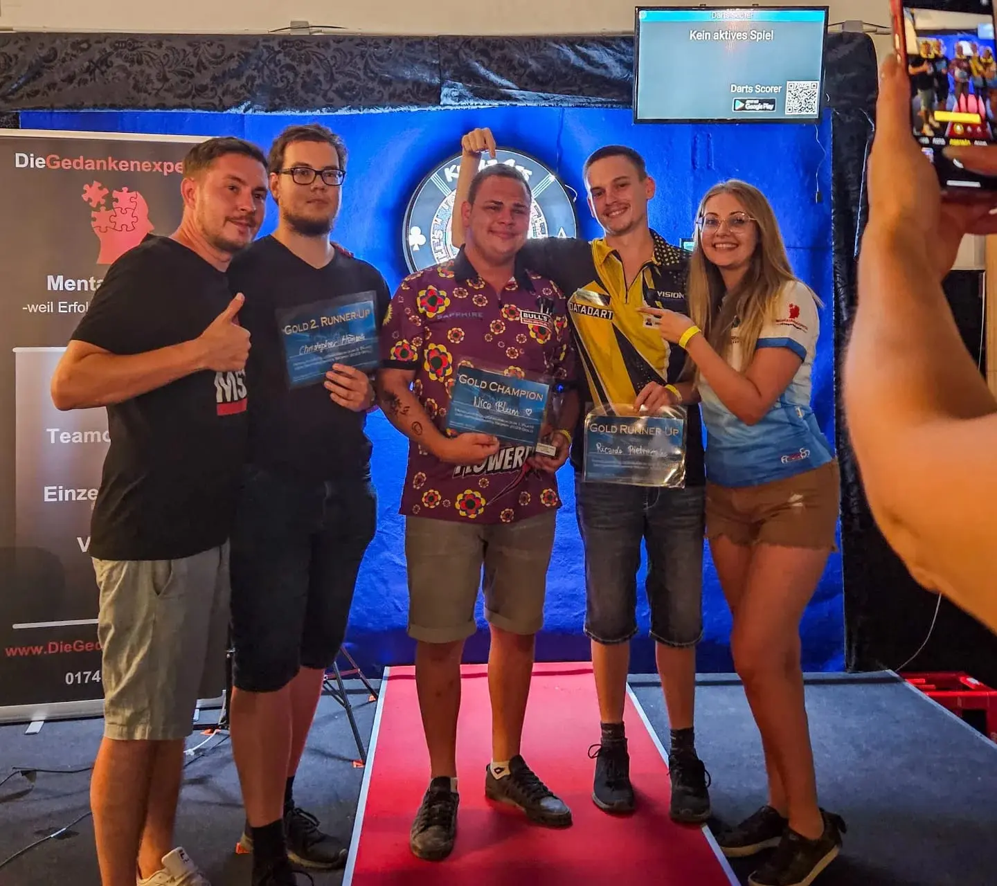 Voormalig toptalent Nico Blum laat weer eens van zich horen en wint Sapphire Darts Trophy