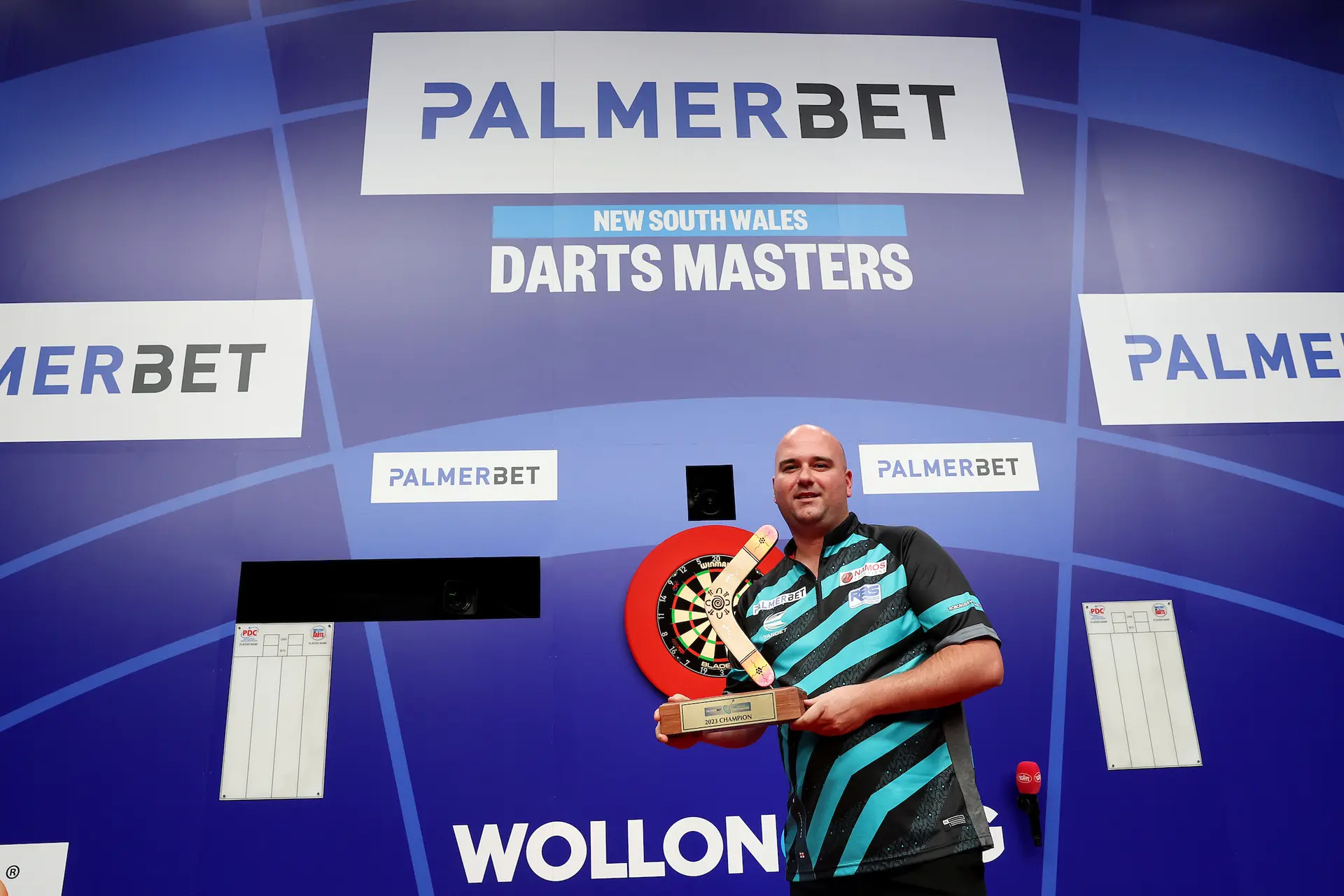 Cross bovenaan World Series of Darts Order of Merit; Van Gerwen vierde en Van den Bergh vijfde