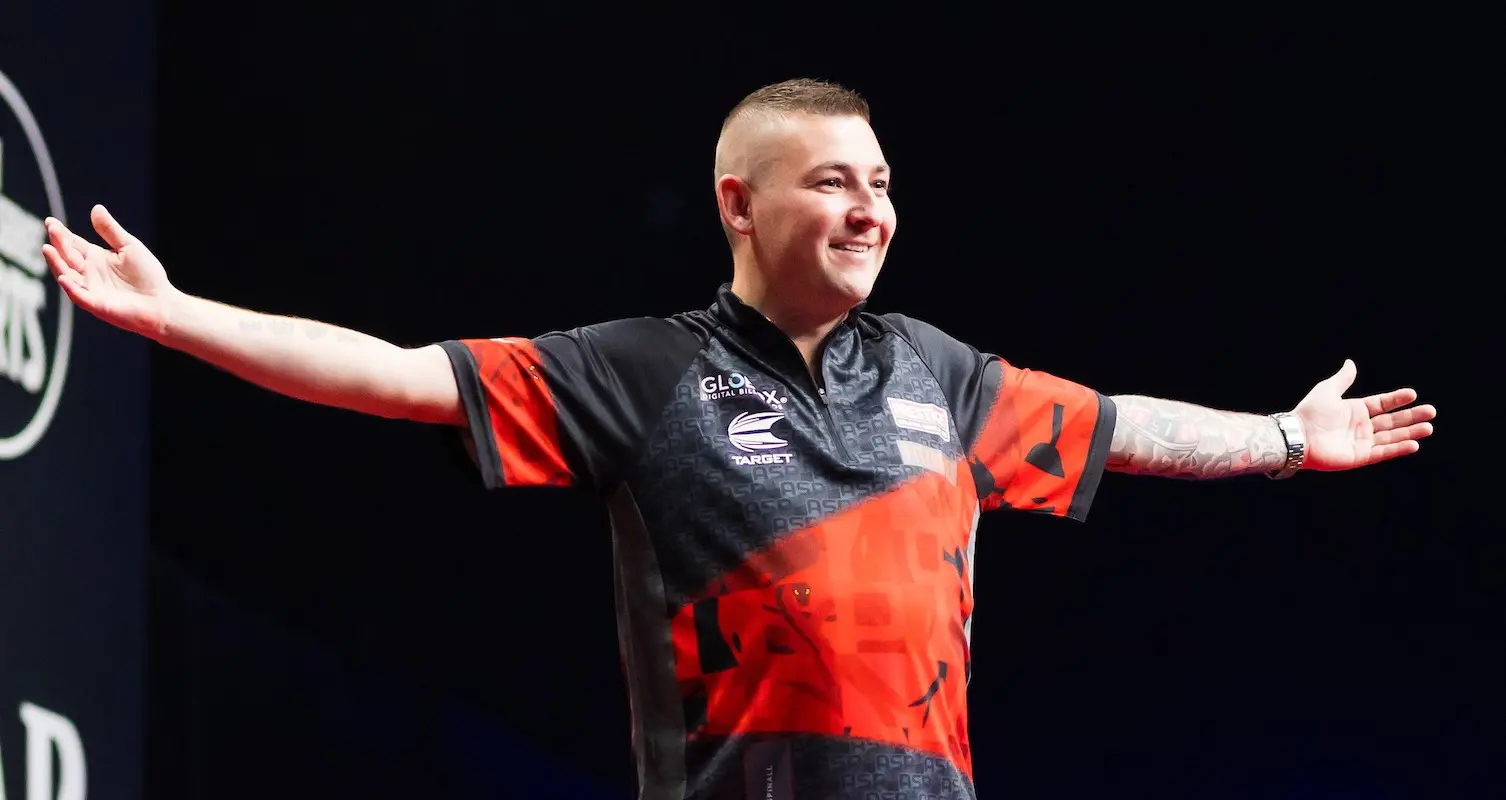Aspinall schaart zichzelf nu bij elite van de dartssport: ''Je bent van een ander kaliber als je de World Matchplay wint''