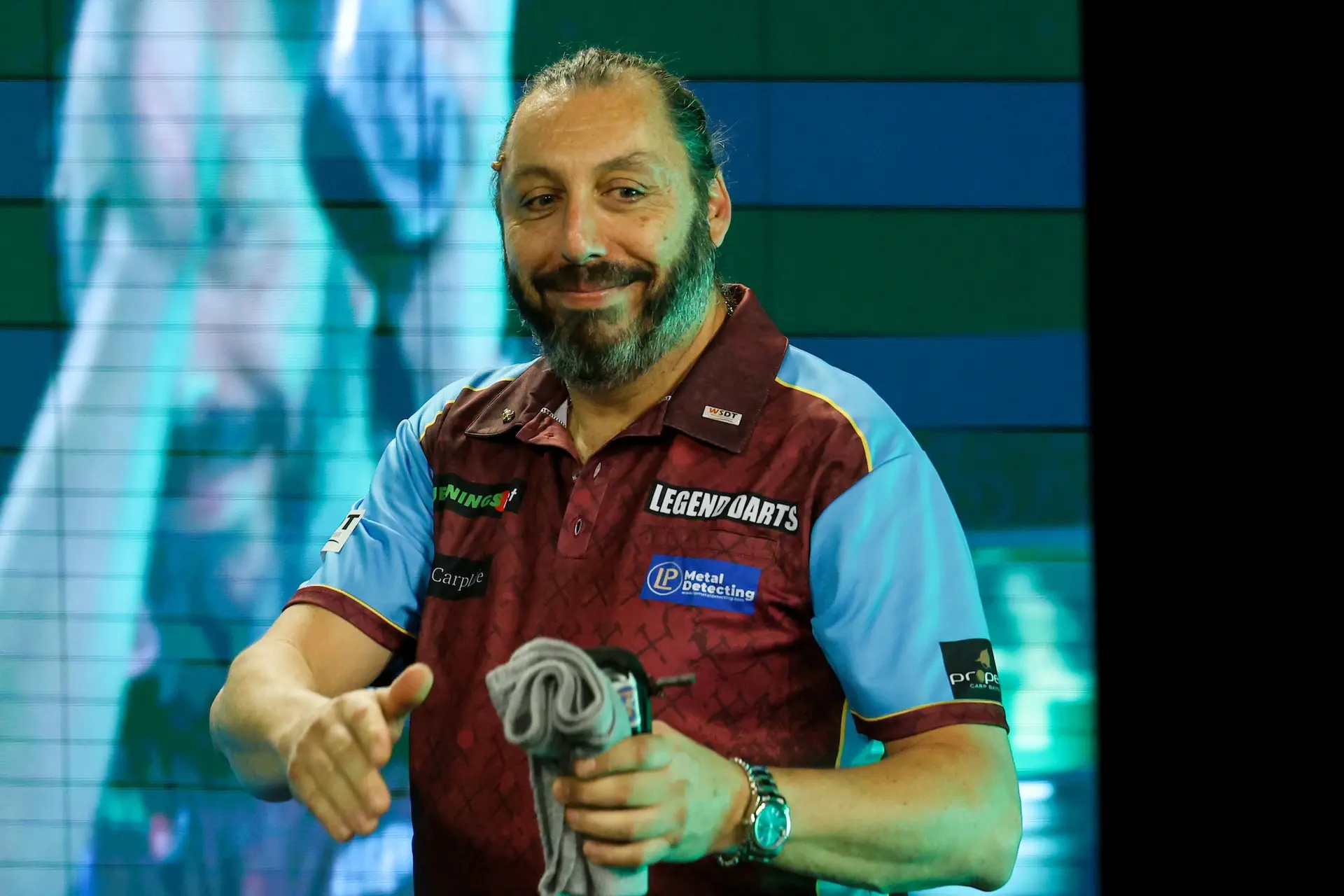 "De hitte werd me teveel" - Richie Howson loopt titelprolongatie mis op World Seniors Darts Champion of Champions