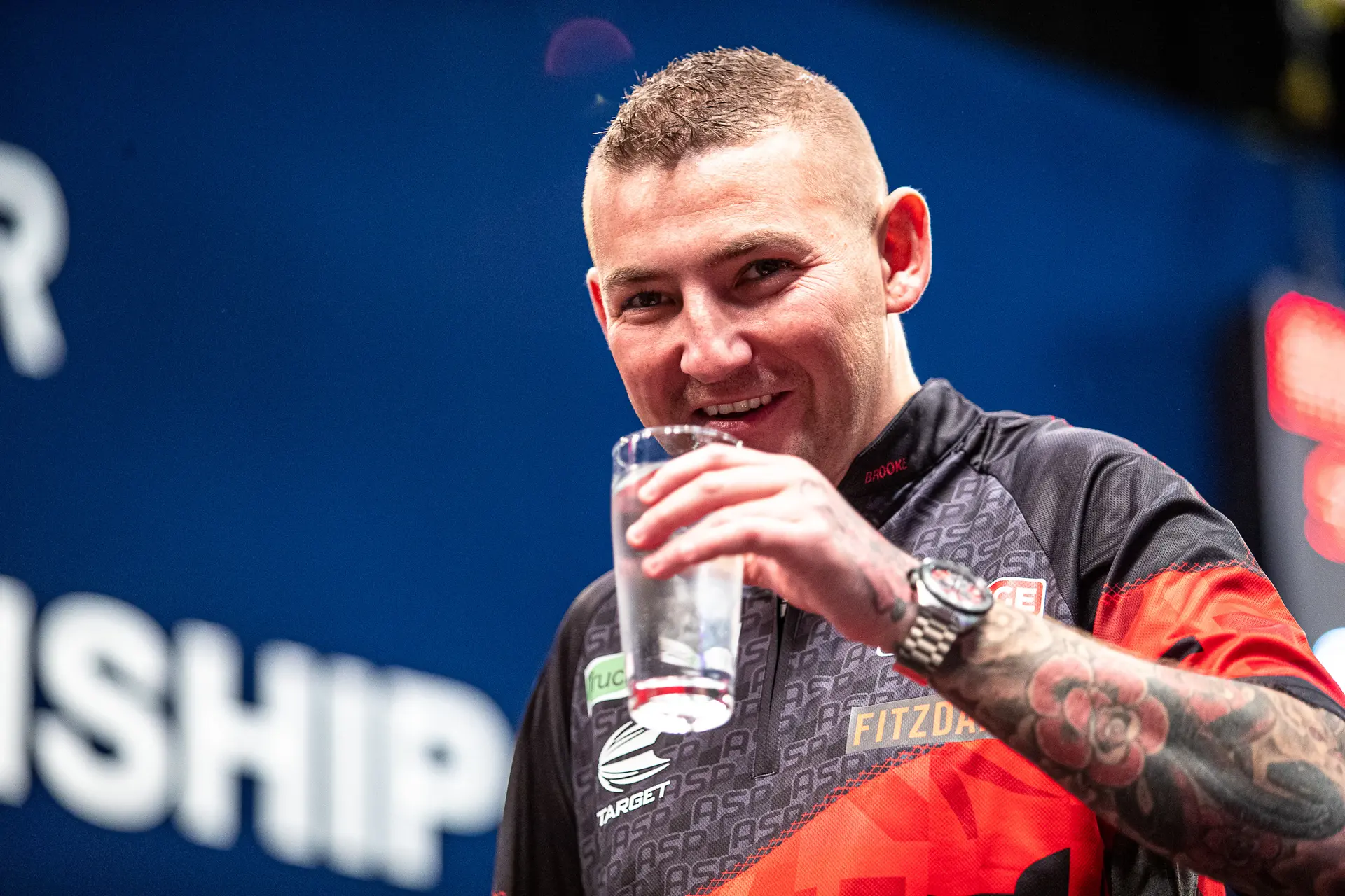 Nathan Aspinall moet reis naar New York uitstellen vanwege visumprobleem