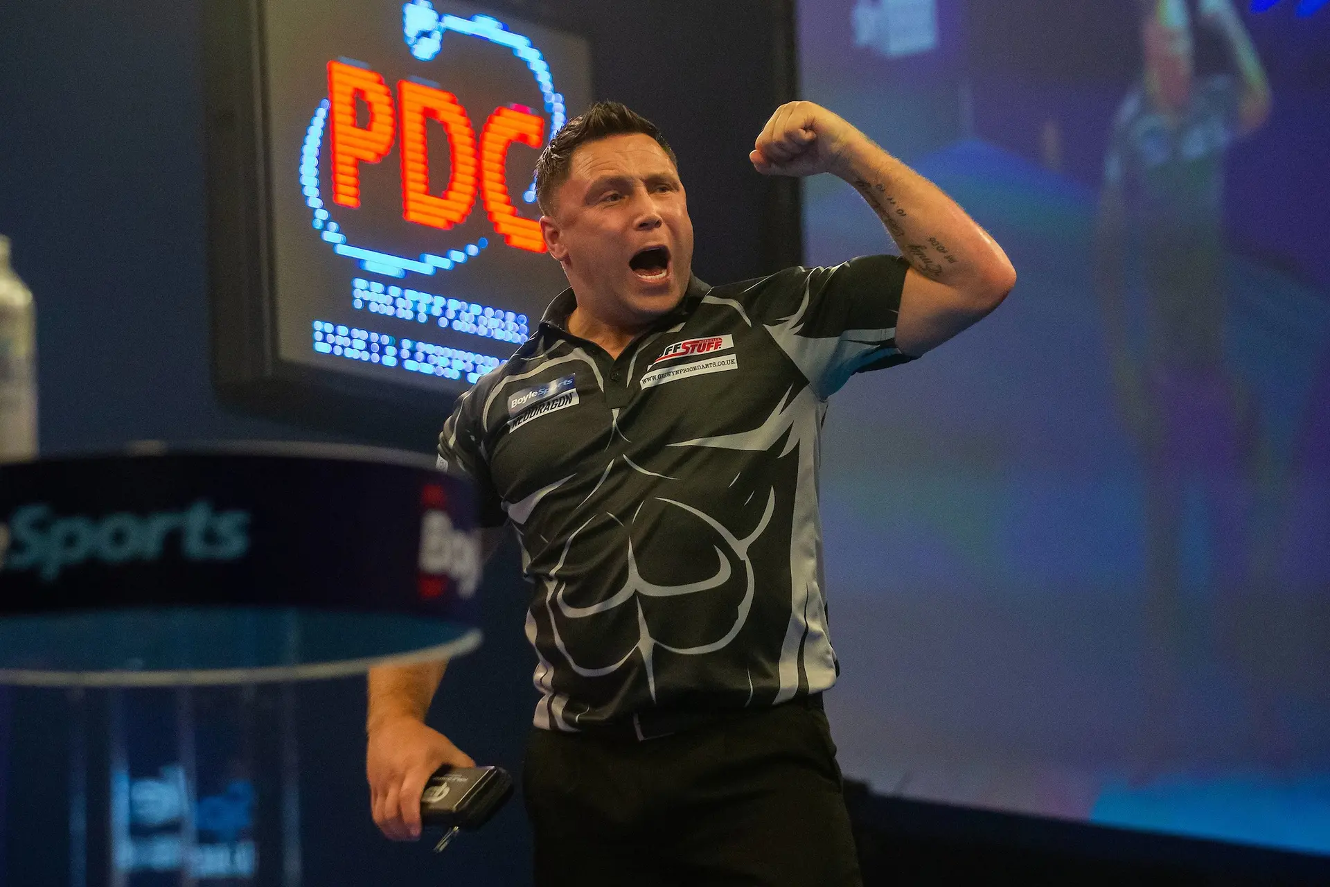 ''Was liever thuisgebleven bij verjaardag van mijn dochter'' - Gerwyn Price met tegenzin op EK Darts