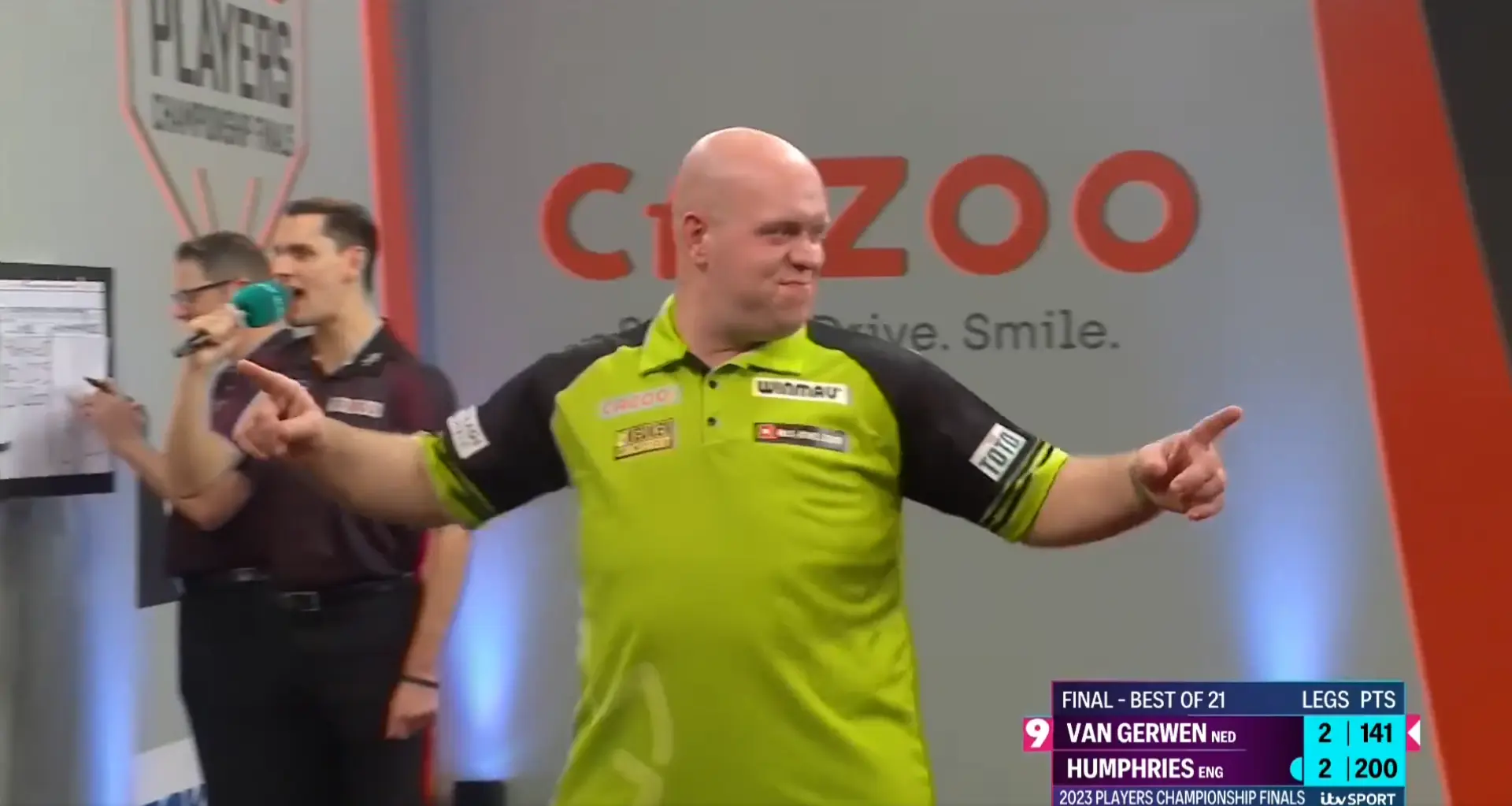 VIDEO: Michael van Gerwen gooit voor tweede opeenvolgende jaar negendarter in finale Players Championship Finals