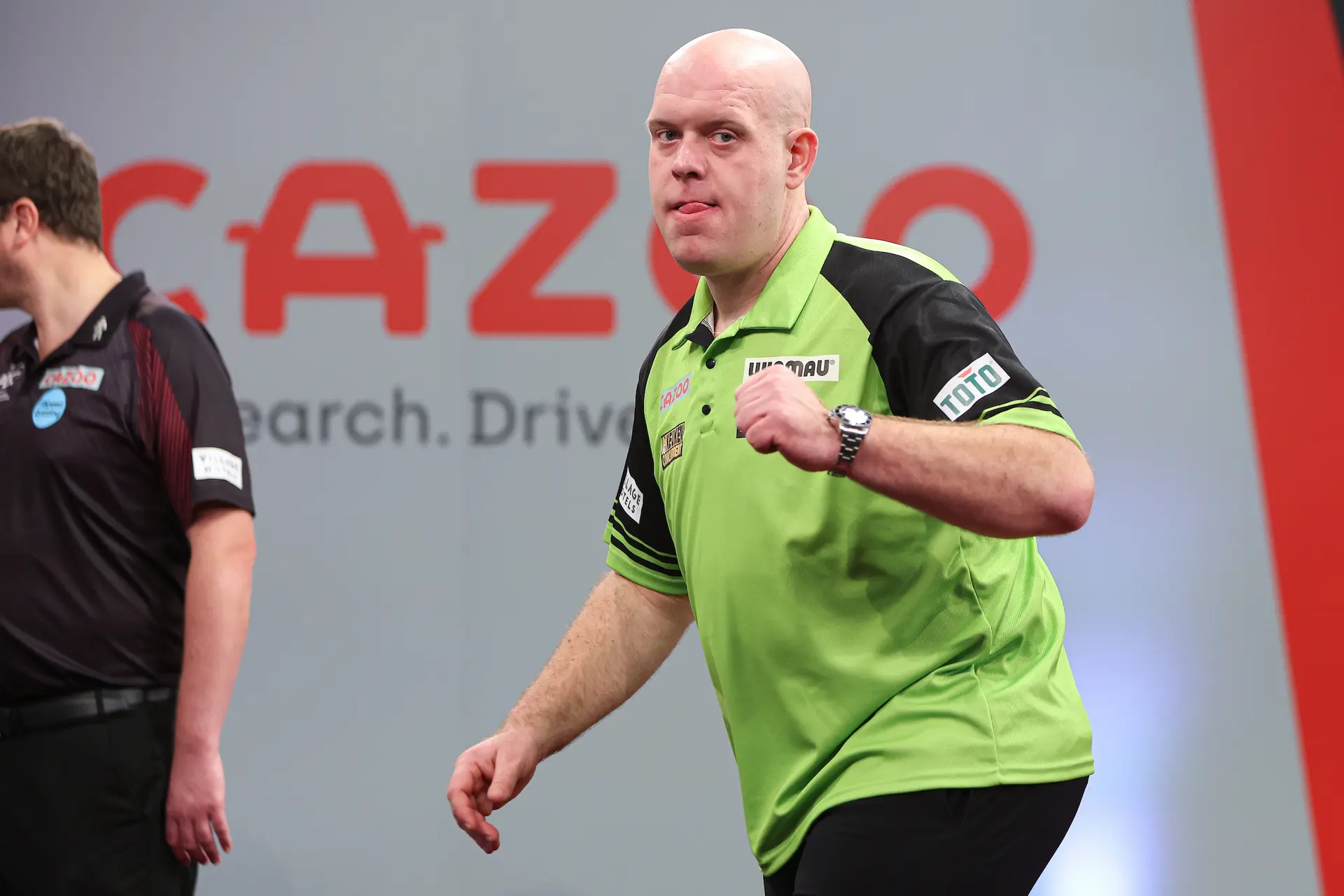 Michael van Gerwen met zakelijke overwinning naar kwartfinales in Minehead; forse nederlaag voor Niels Zonneveld