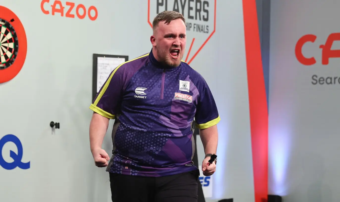 Luke Littler toont opnieuw topvorm en pakt dubbelslag in Gibraltar