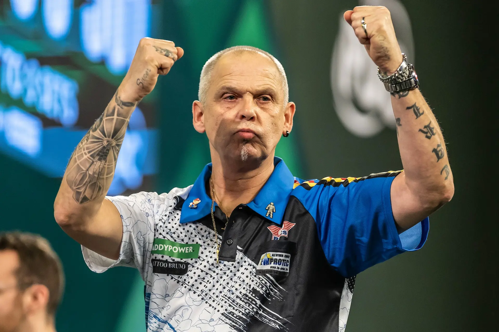 Dom Taylor raakt prijzengeld van WK Darts definitief kwijt: Mario Vandenbogaerde mag ternauwernood zijn PDC Tour Card houden