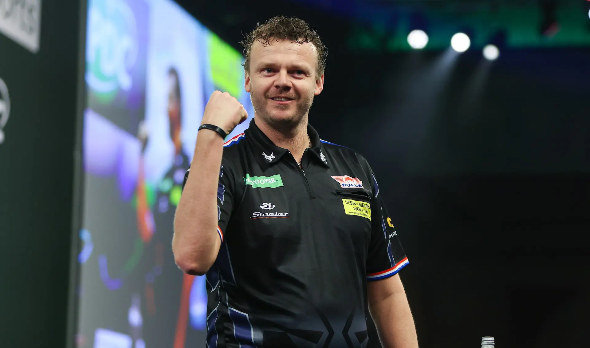 Richard Veenstra voorkomt epische comeback van Peter Wright; Michael Smith en Nathan Aspinall bereiken ook tweede ronde in Basel