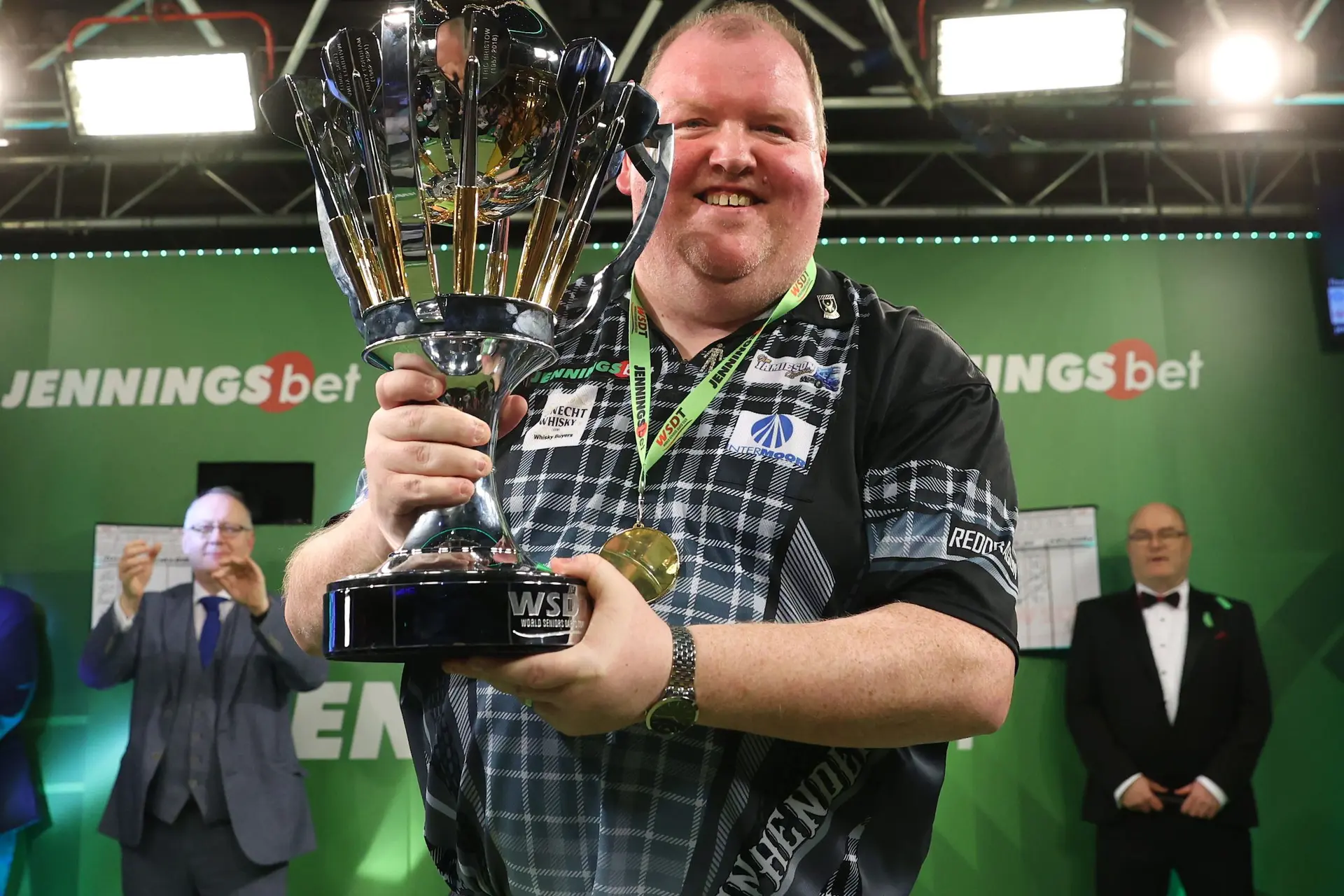 John Henderson kroont zich tot wereldkampioen op senioren-WK na whitewash in finale