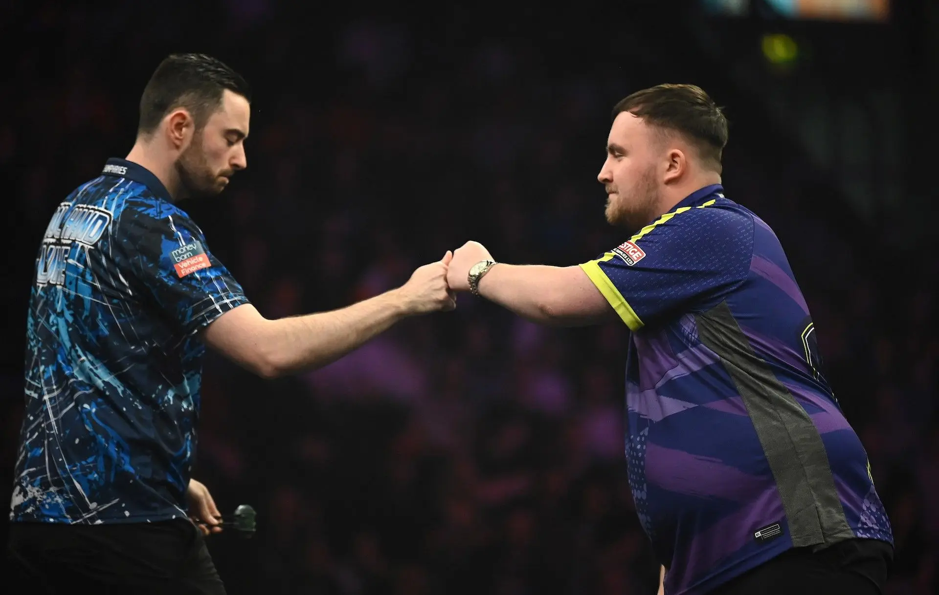 Luke Humphries en Luke Littler gaan nek-aan-nek in 180-klassement van Premier League Darts
