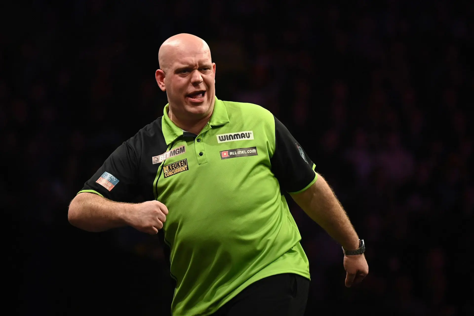 Sterke Michael van Gerwen verpest debuut van Luke Littler op World Matchplay