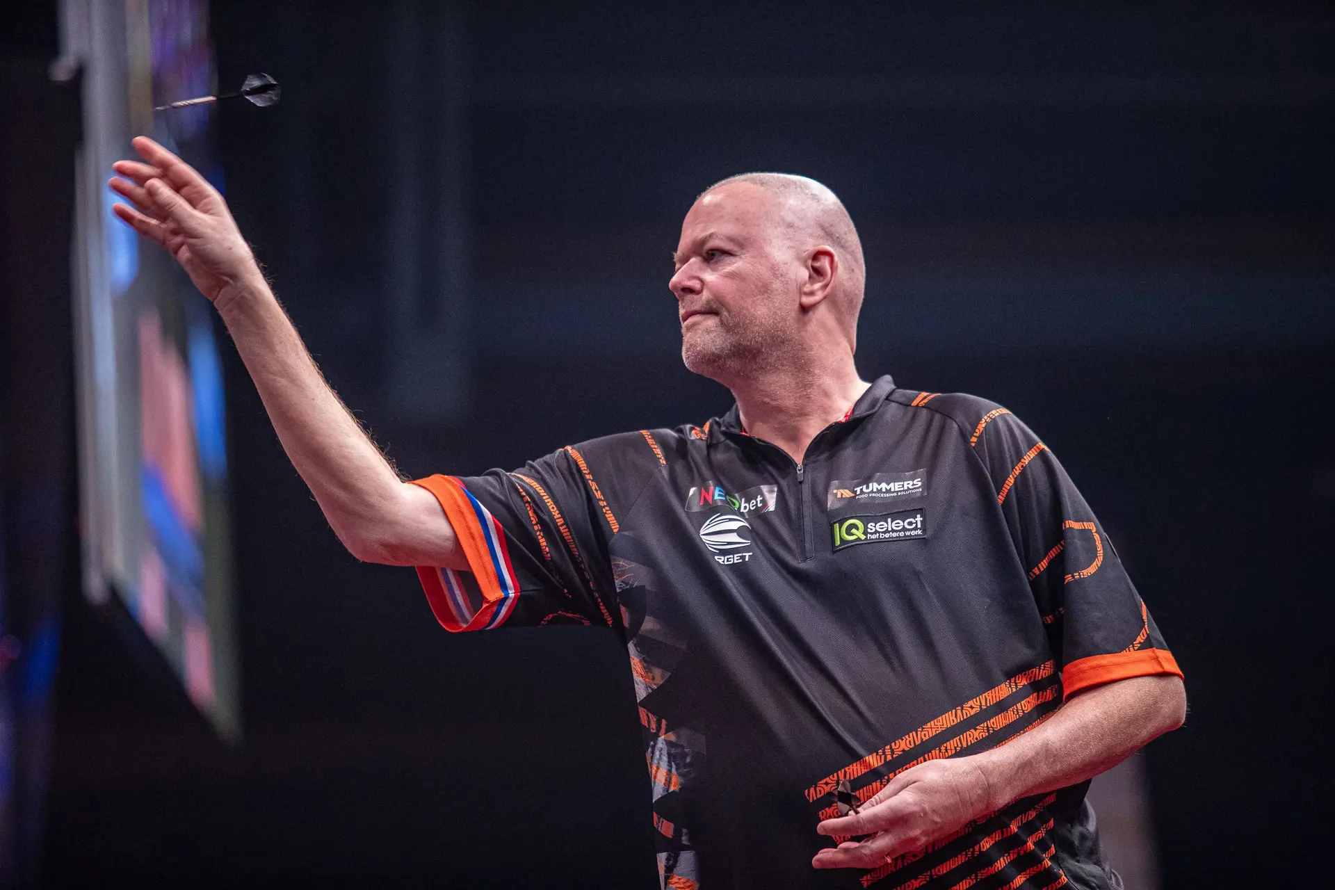 Zware loting voor Raymond van Barneveld en Dirk van Duijvenbode op European Darts Open
