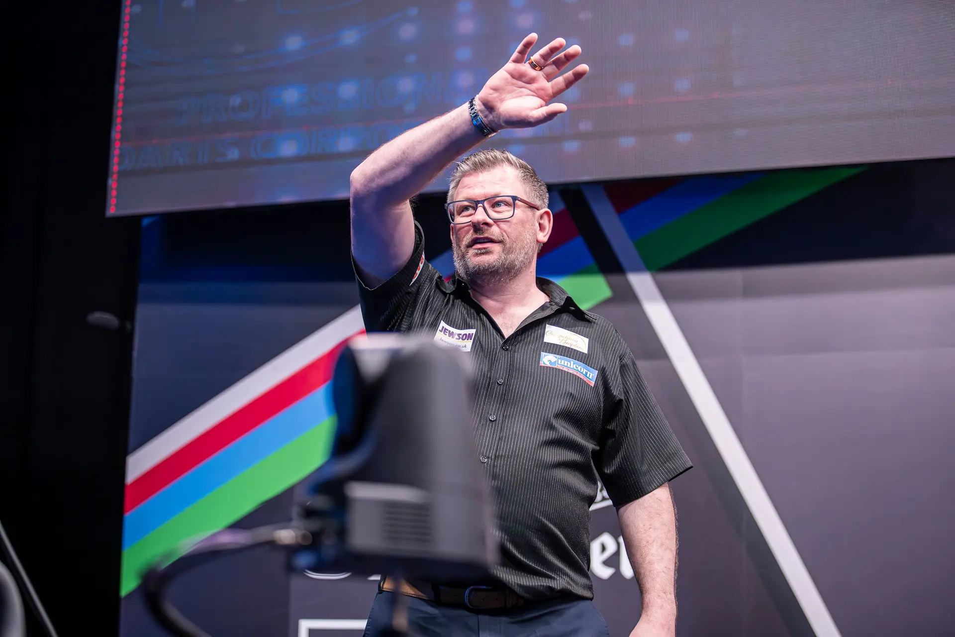 James Wade verklaart mankement: ''Het hotel hier heeft een badkamer met een opstapje...''