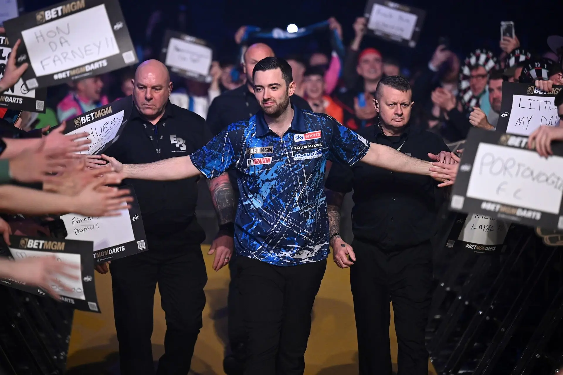 "Ik heb er zelfs aan gedacht op te stoppen met darts" - Luke Humphries heel open over mentale problemen